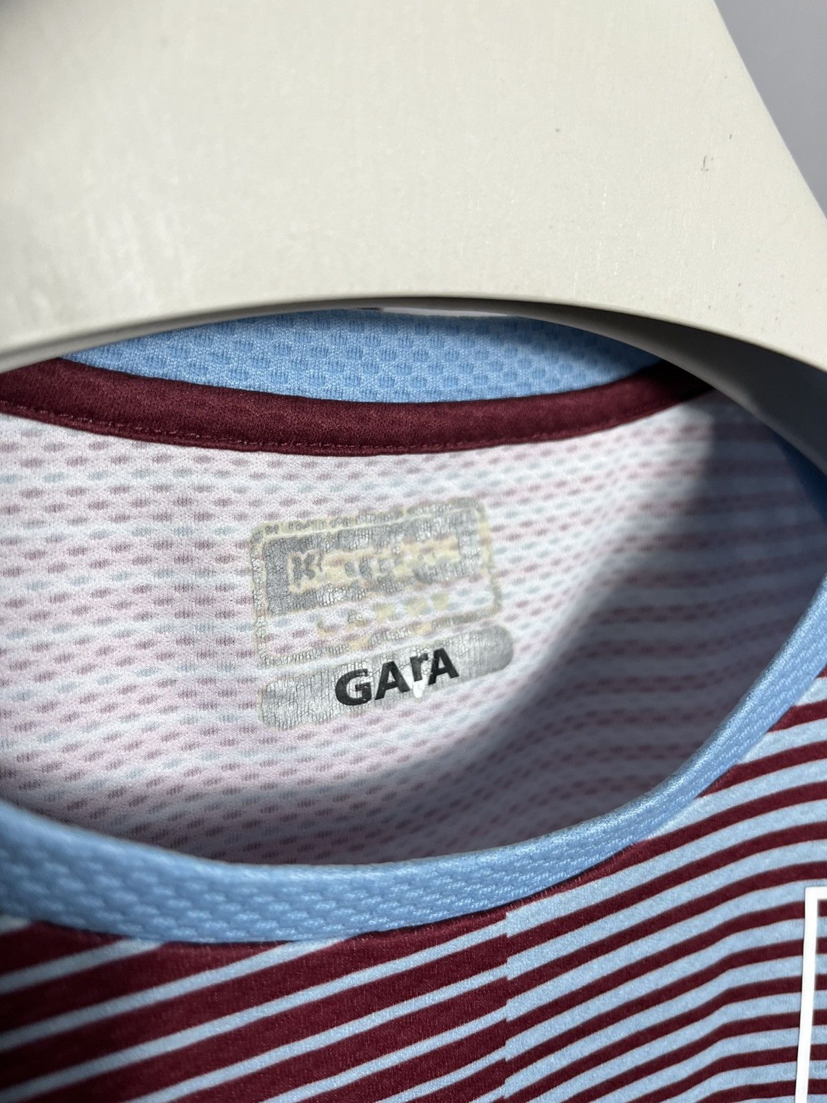 Kappa 2019-20 Aston Villa Kappa Pre-Match Training Shirt Jersey Size US S / EU 44-46 / 1 - 3 Thumbnail