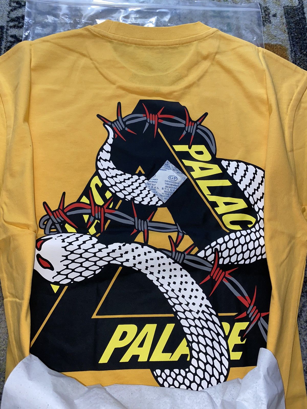 Palace Palace Hesh Mit Fresh T-Shirt Gold Size US M / EU 48-50 / 2 - 1 Thumbnail