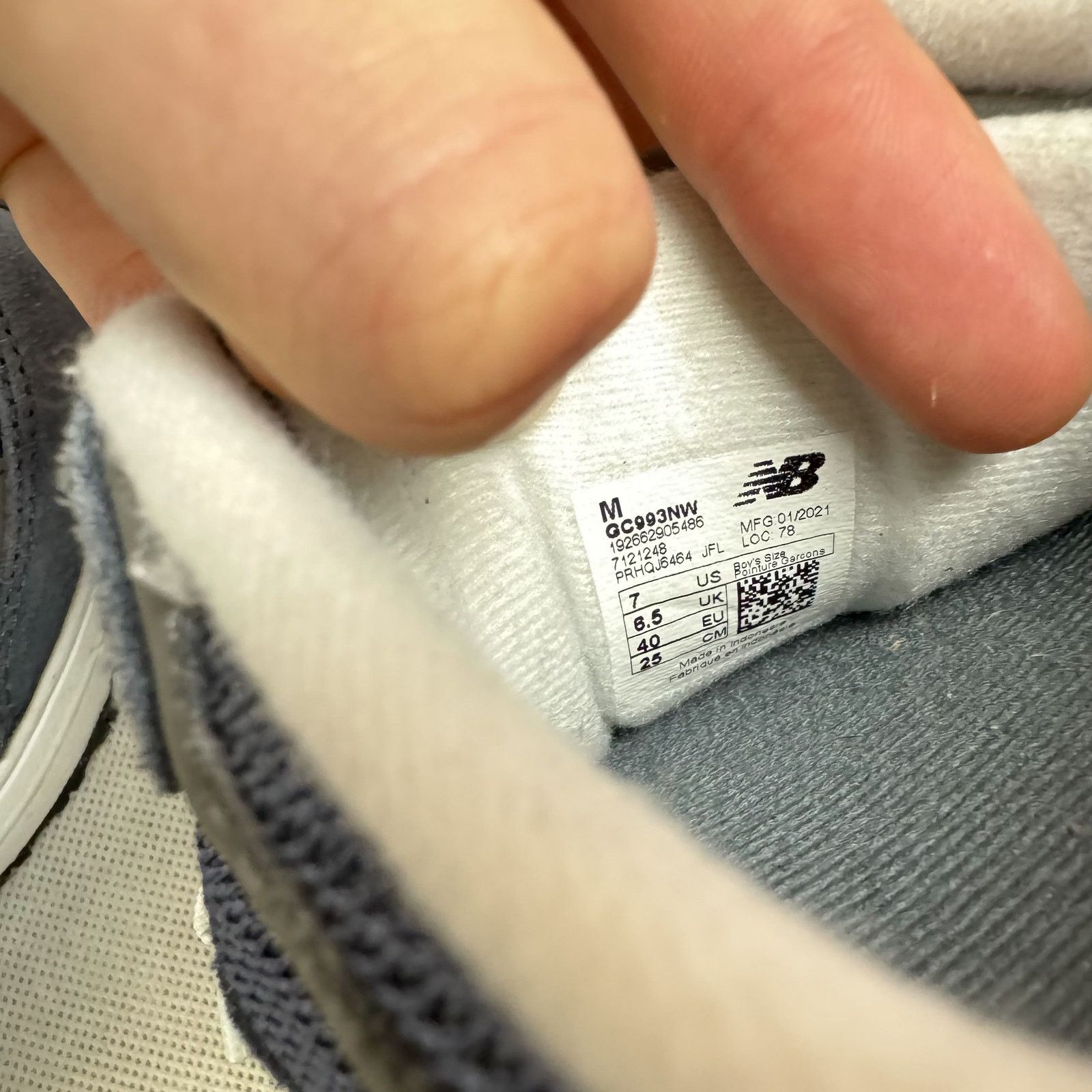 New Balance New Balance 993 GC993NW Men's Navy White Sneakers Shoes 7 Size US 7 / EU 40 - 2 Thumbnail