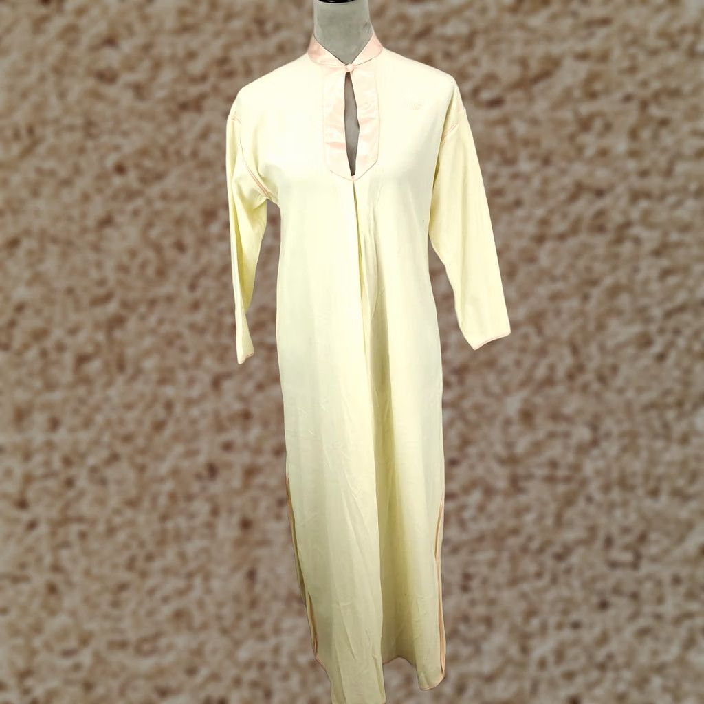 Diane von Furstenberg VINTAGE Diane Von Furstenberg Nightgown Womens Small Ivory Pink Maxi Sleepshirt Mumu Kaftan Size S / US 4 / IT 40 - 1 Thumbnail
