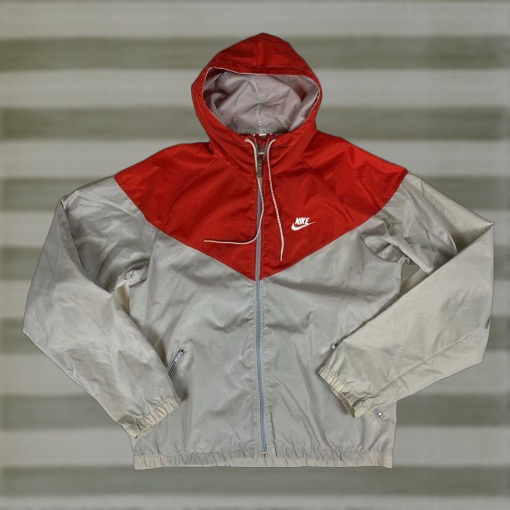 Nike VINTAGE Nike Windbreaker Jacket Mens 80s Nylon Hooded Lightweight Sz M Gray Red 80s Nike Windbreaker Jacket Mens Size US M / EU 48-50 / 2 - 1 Thumbnail