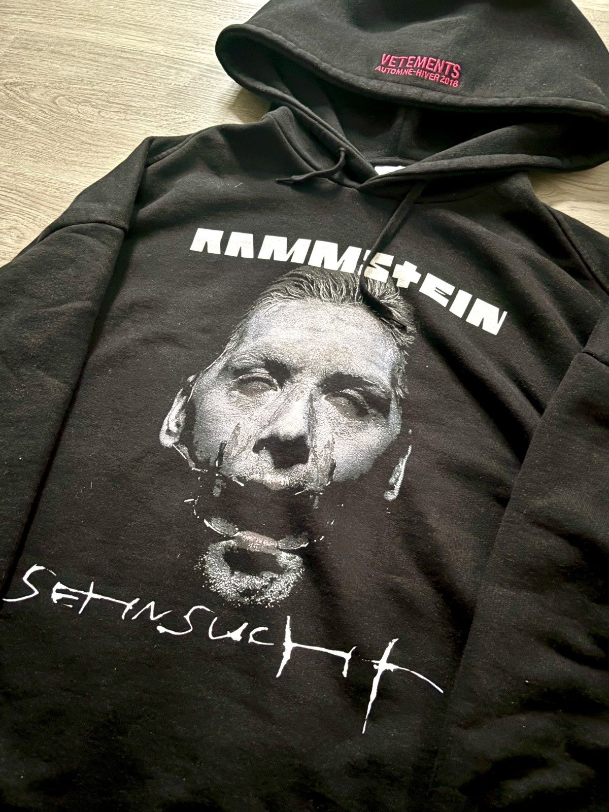 VETEMENTS Rammstein コラボ パーカー ブラック Vetements Black Rammstein Printed Cotton Blend Hoodie