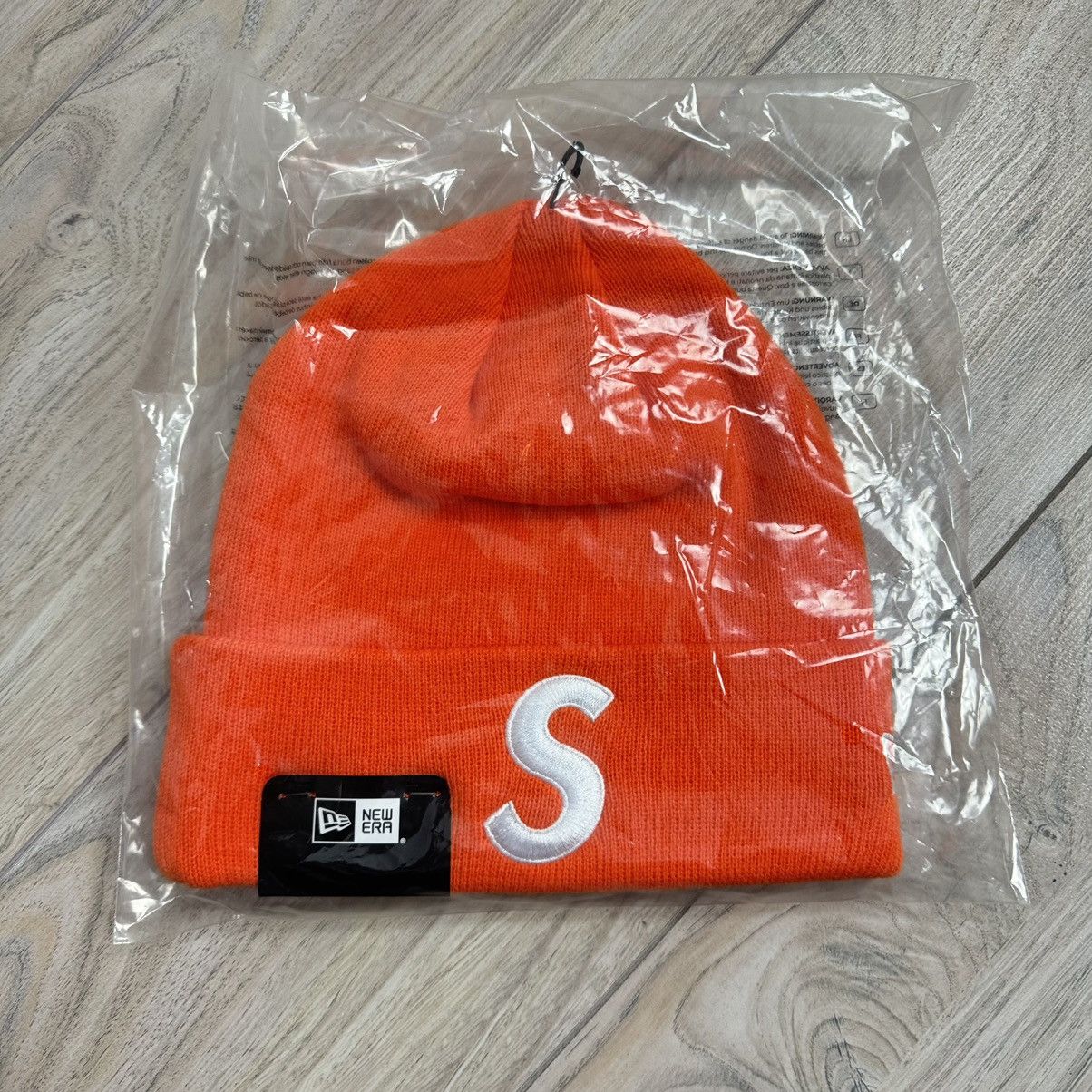 Hypebeast × New Era × Supreme Supreme New Era S Logo Beanie Orange FW24 DS Size ONE SIZE - 3 Thumbnail