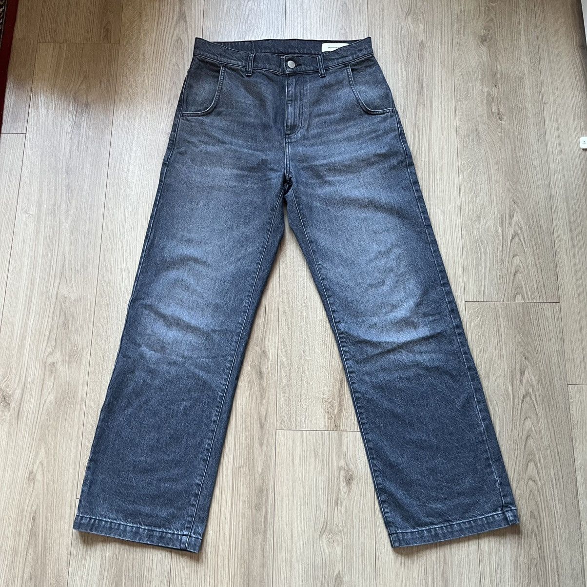 Straight Cut Jeans in Stonewashed Grey