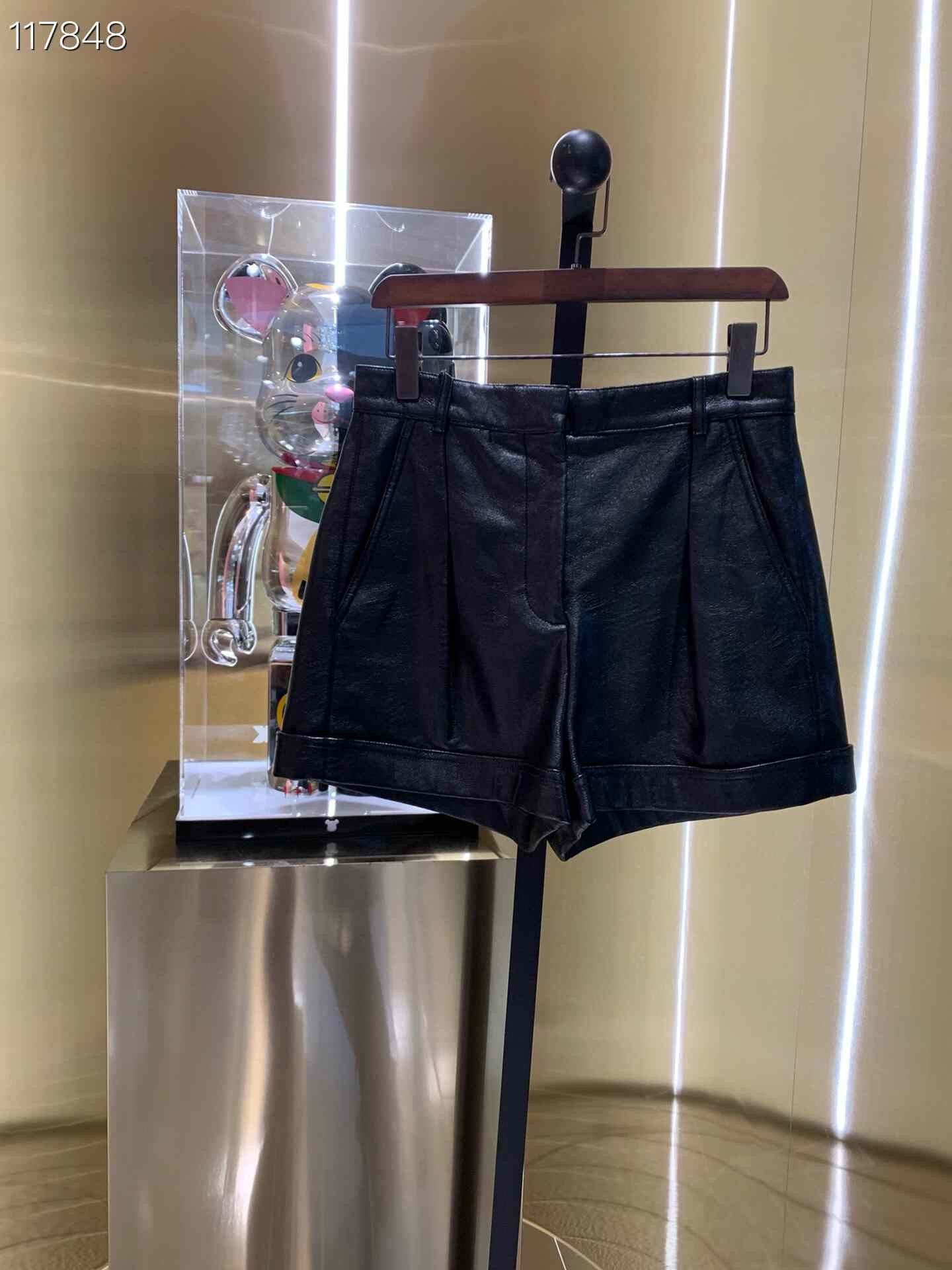 Stella McCartney Stell 077898 Black Shorts Size 40" / US 18 - 1 Thumbnail
