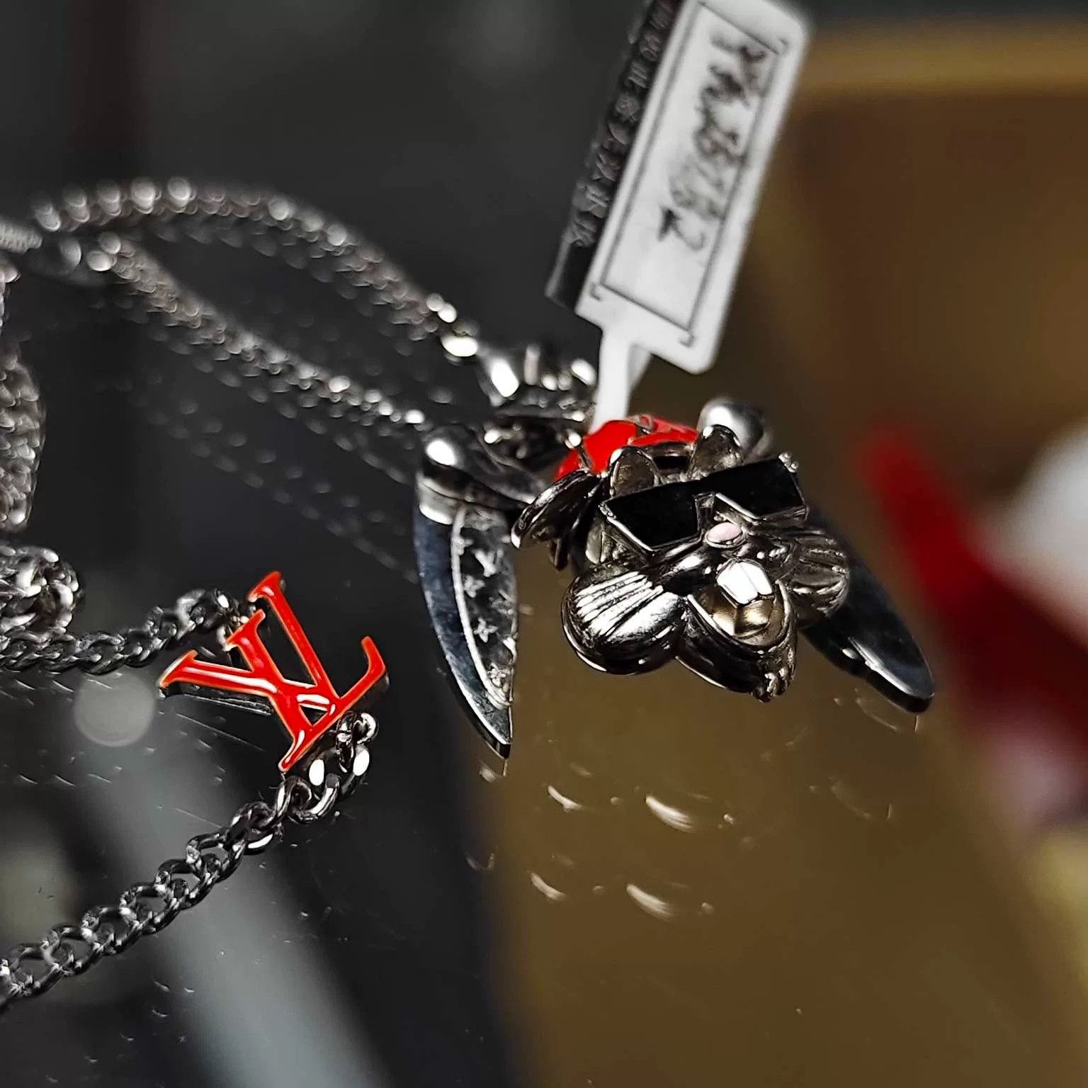 Louis Vuitton Louis Vuitton Rabbit Limited Bugs Bunny Pendant Size ONE SIZE - 2 Thumbnail