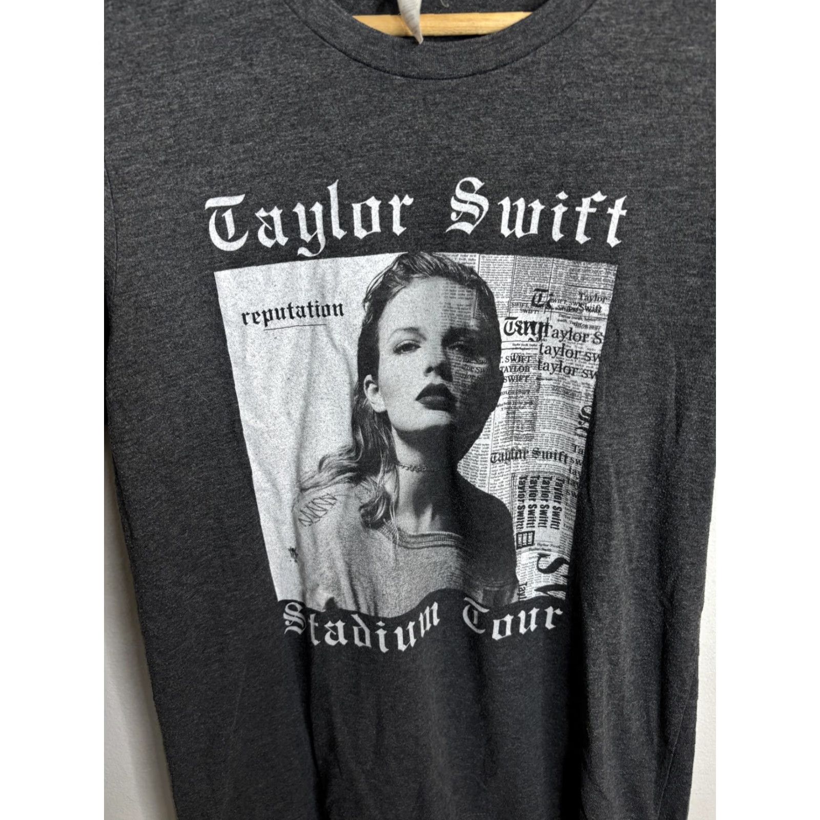 Vintage Taylor Swift Shirt Mens M Gray Reputation Stadium Tour Graphic Tee T-Shirt Size US M / EU 48-50 / 2 - 2 Thumbnail