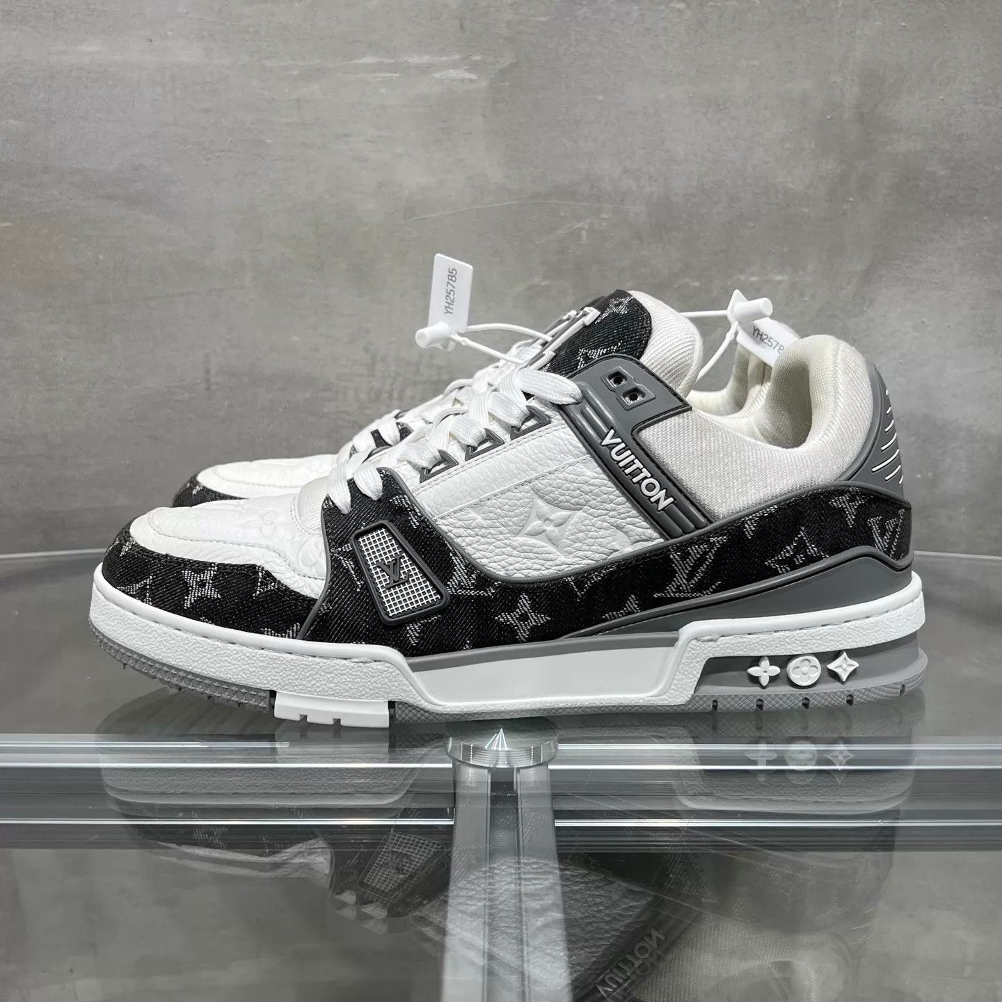 Louis Vuitton LV Trainer White & Gray Denim UK8.5 / 42.5 YH28989 Size US 9.5 / EU 42-43 - 3 Thumbnail