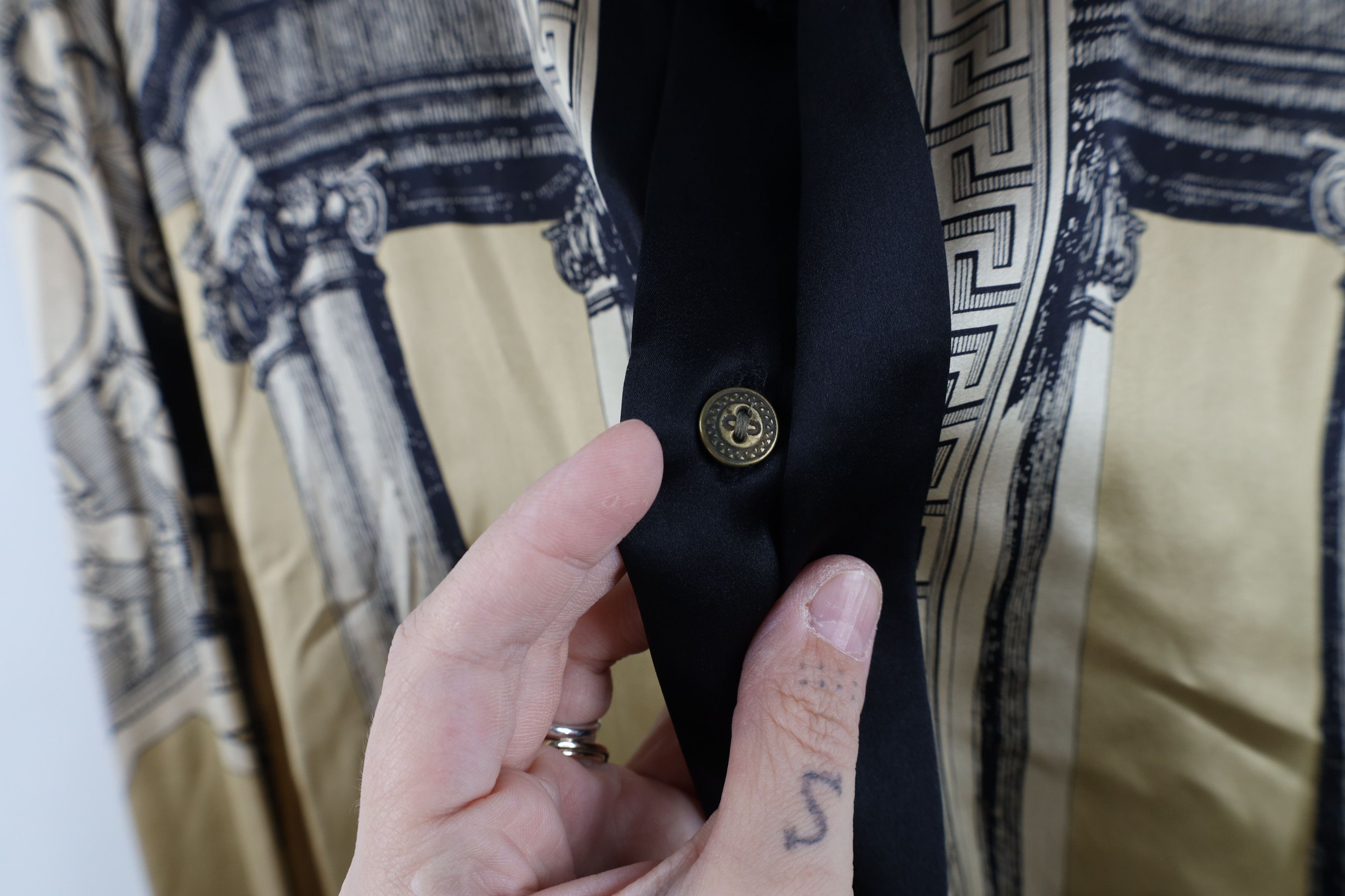 Vintage Vintage 90s Streetwear Roman All Over Print Button Shirt Size US L / EU 52-54 / 3 - 6 Thumbnail