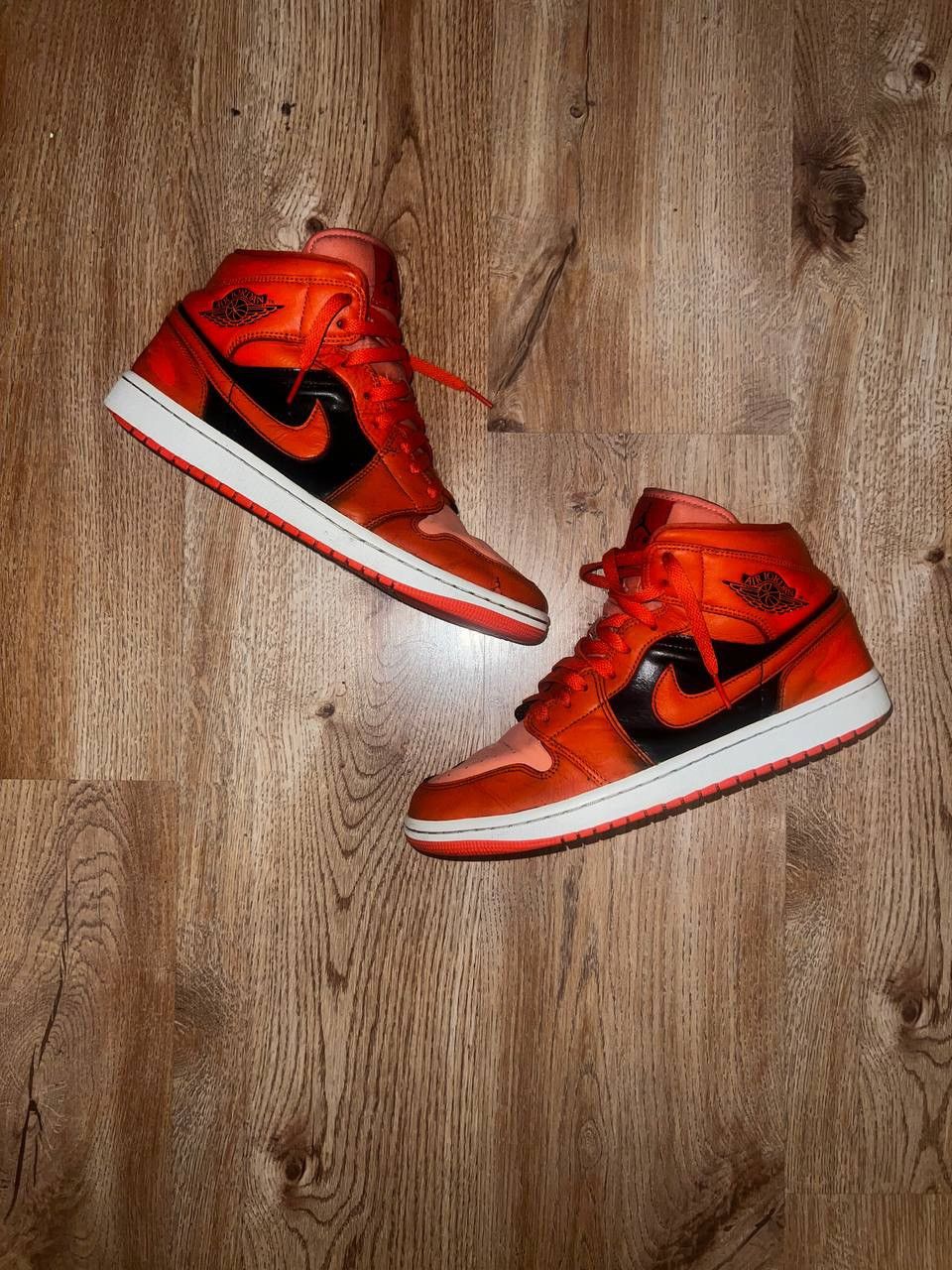 Jordan Brand Nike Air Jordan 1 Retro Hi Red 43 Size US 11 / EU 44 - 1 Thumbnail