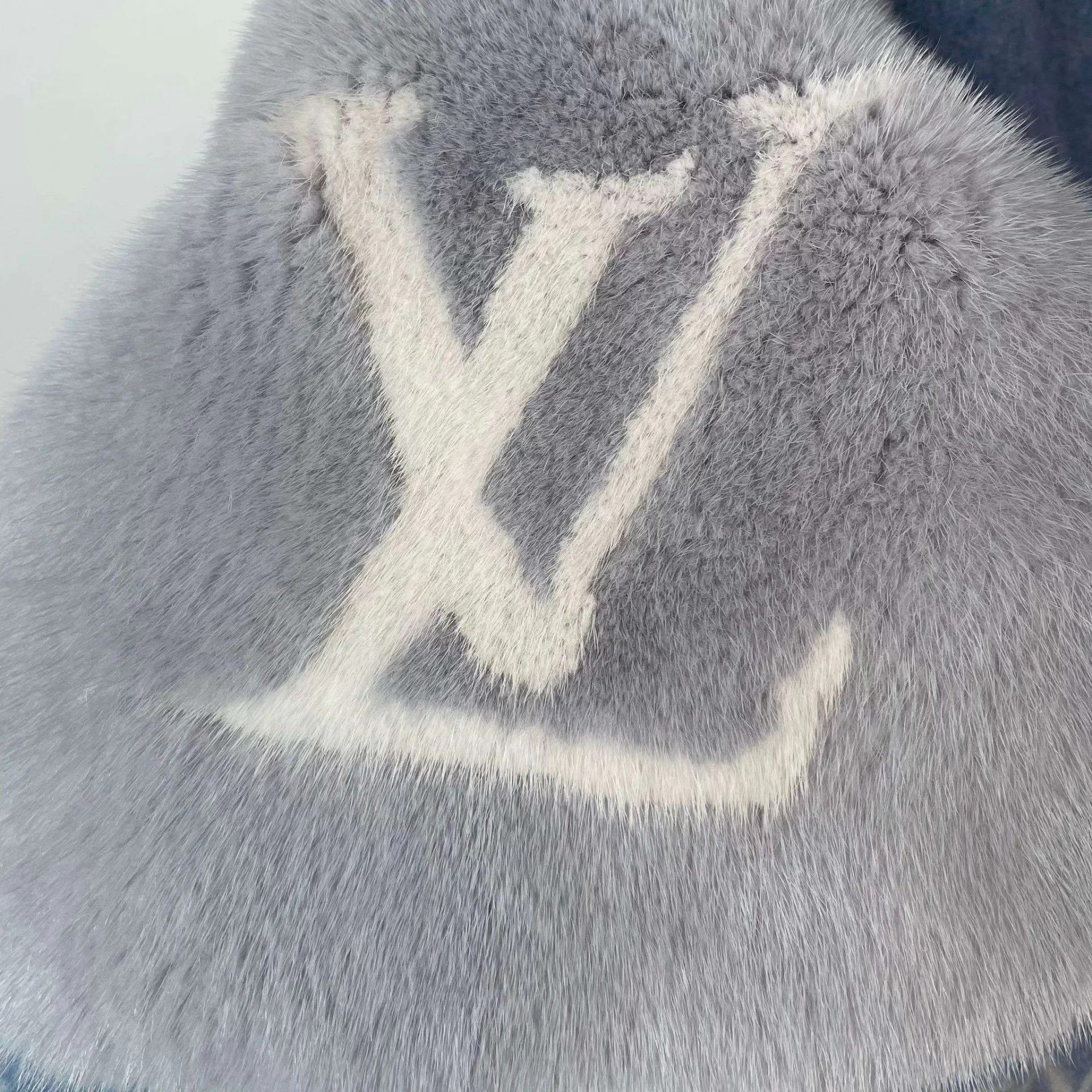 Louis Vuitton LV cashmere mink blocked scarf gray blue Size ONE SIZE - 8 Thumbnail