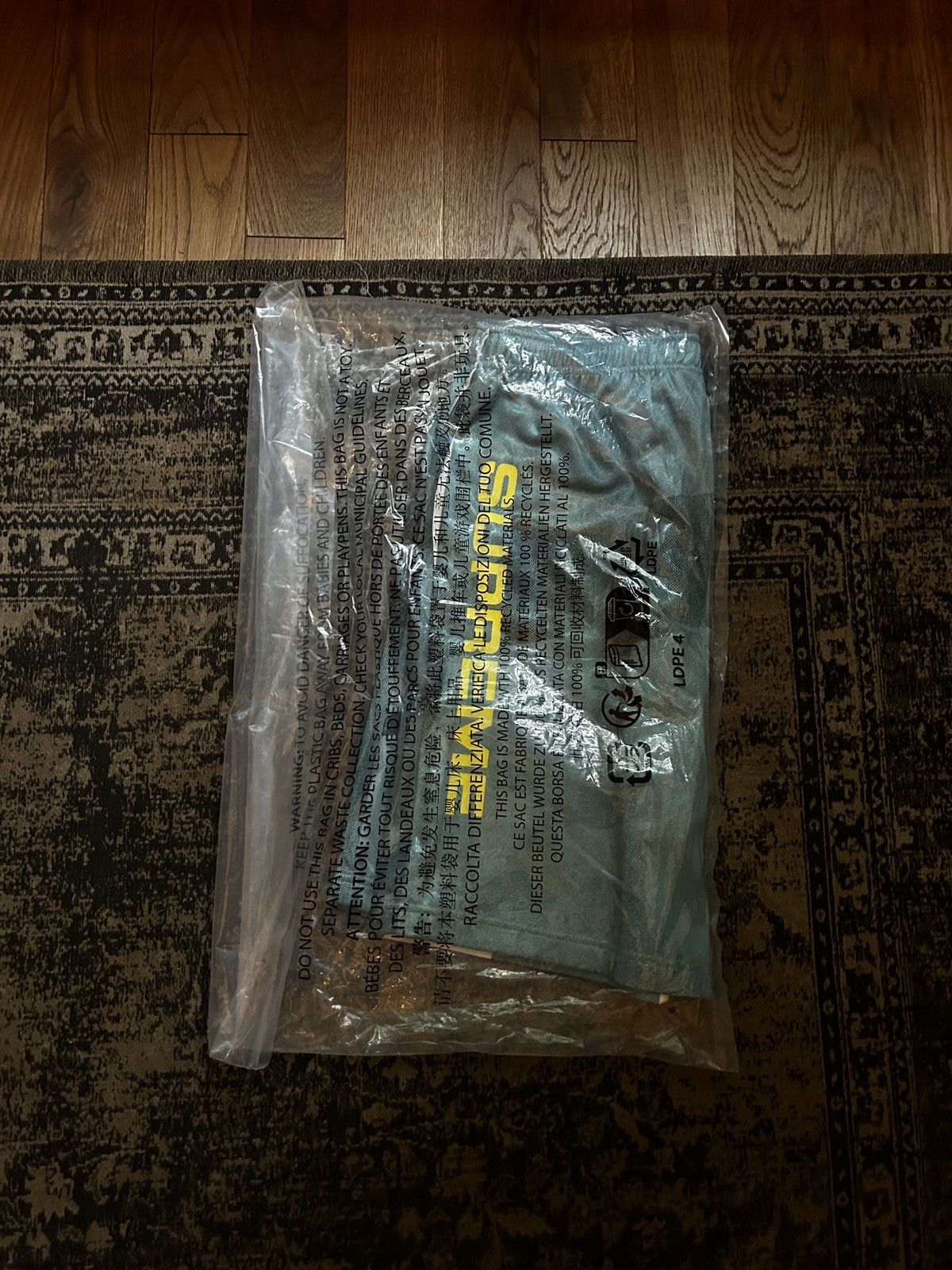 Damien Hirst × Supreme Supreme Damien Hirst Shark Basketball Shorts SS25 Size US 28 / EU 44 - 5 Thumbnail
