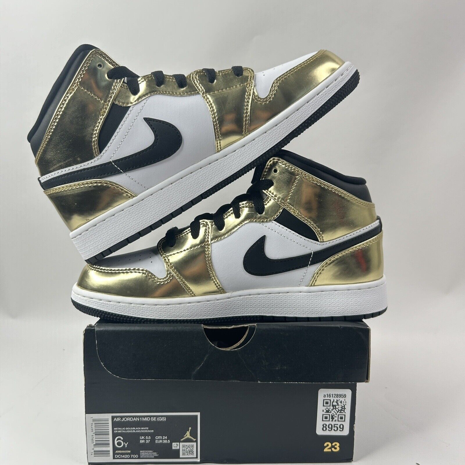 Nike Nike Shoes Air Jordan 1 Retro Mid SE “Metallic Gold” 2024 Size US 7.5 / IT 37.5 - 3 Thumbnail