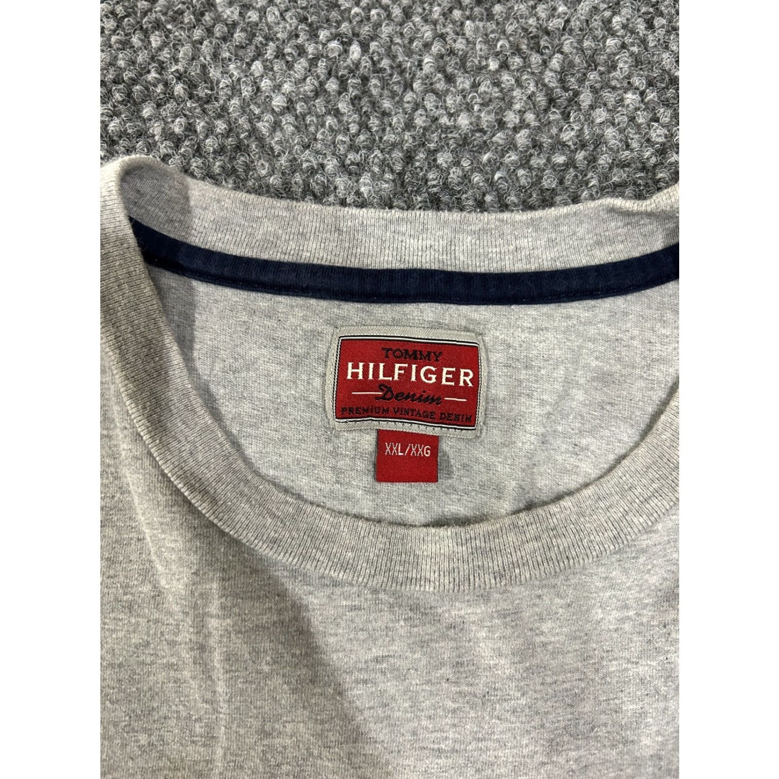 Tommy Hilfiger Tommy Hilfiger Graphic T Shirt Mens XXL Gray Lion Crest Logo Vintage Shirt Men Size US XXL / EU 58 / 5 - 4 Thumbnail