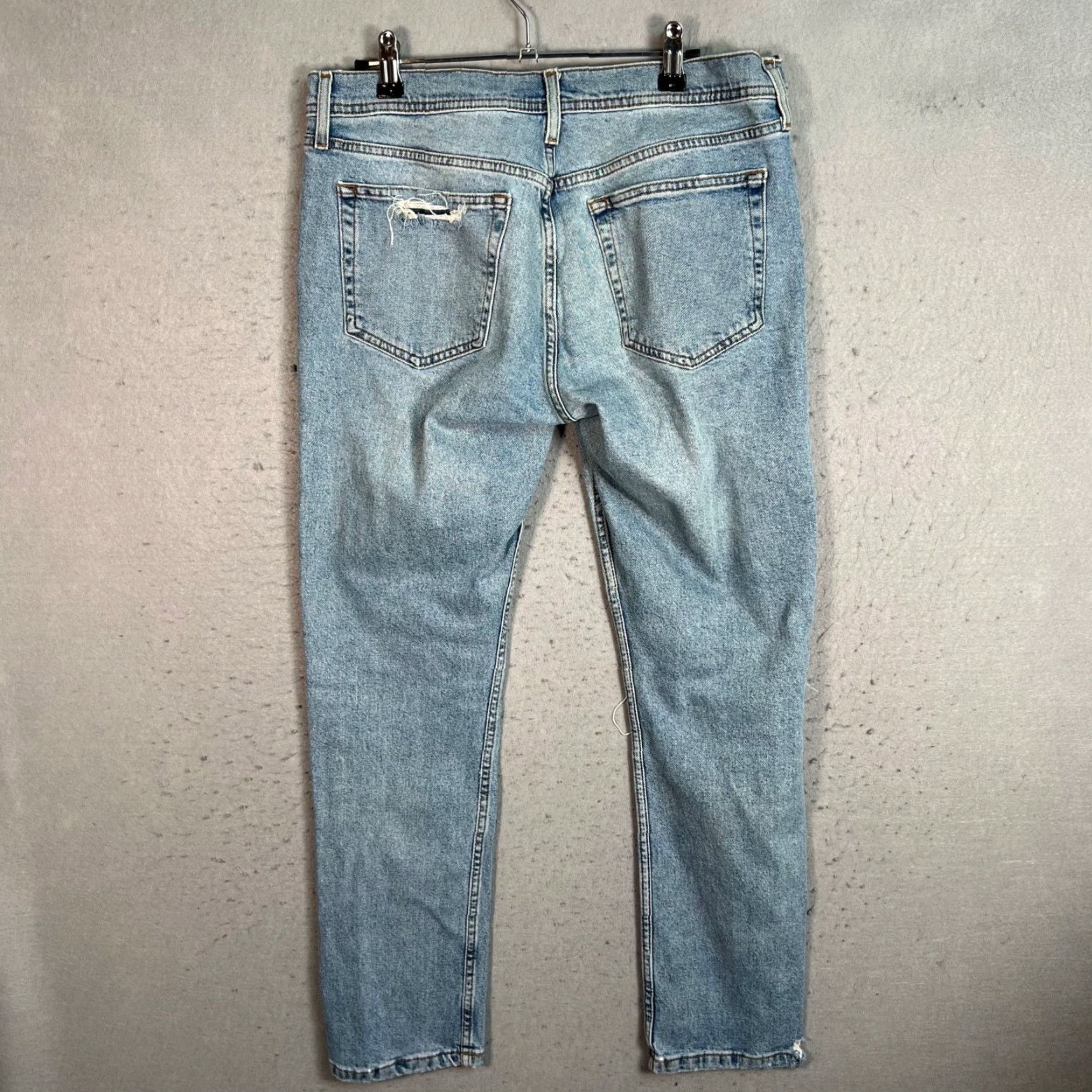 Bdg BDG Mens Jeans 32 x 30 Blue Distressed Light Wash Skinny Cotton Blend Denim Slim 5-Pocket Mens Regular Inseam 28 Vintage No Size US 32 / EU 48 - 2 Thumbnail