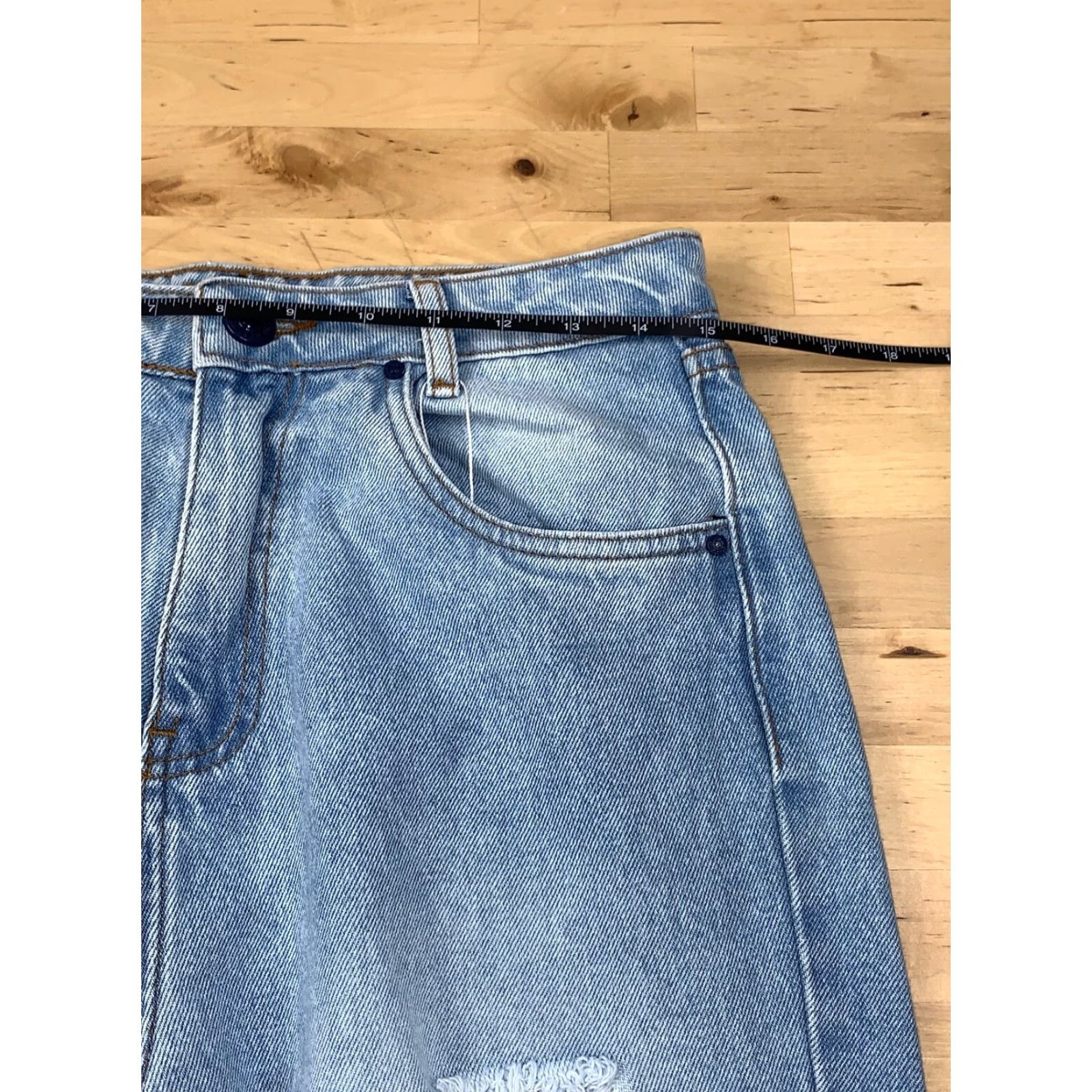 Denime Cloud Mom Jeans Denim Size 11 Distress Light Blue 80s 90s American Mom Jeans Womens Cloud Denim Jeans Regular Size 11 Light Blue Distressed Pockets Size 32" / US 10 / IT 46 - 7 Thumbnail