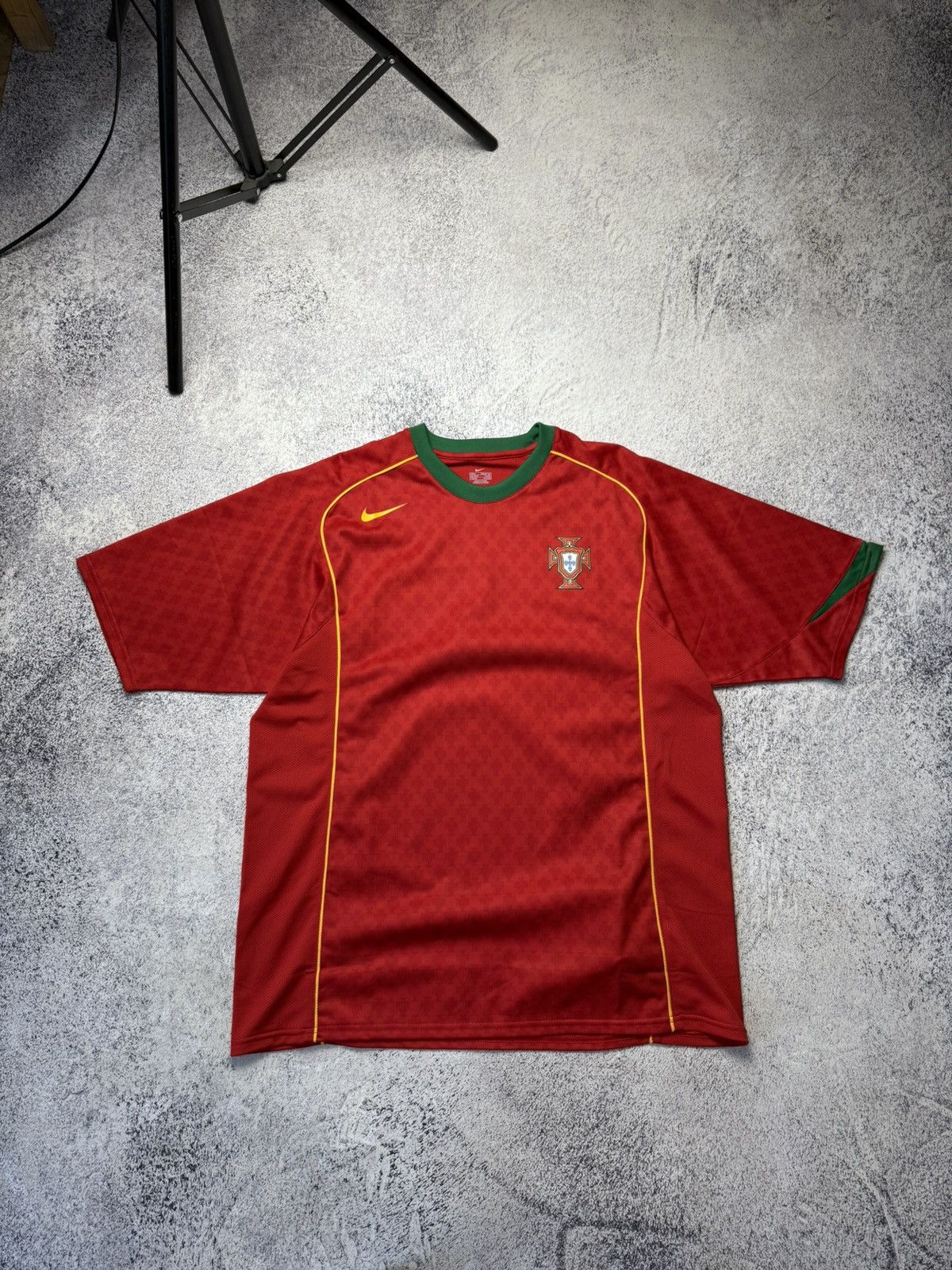 Nike Vintage Nike Portugal 2004 Home Football Shirt Soccer Jersey Size US L / EU 52-54 / 3 - 1 Thumbnail