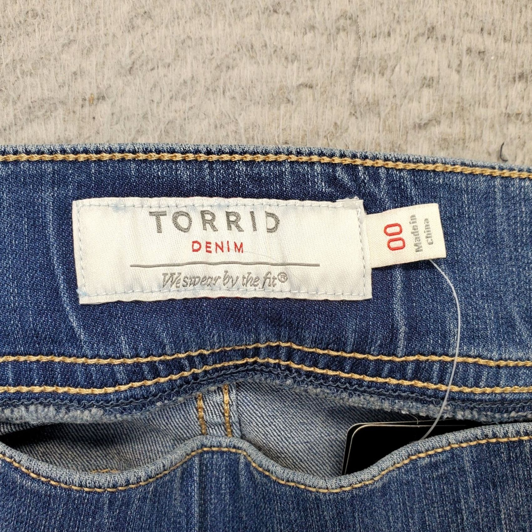 Torrid Torrid Lean Jean Shorts Womens Size 00 Blue Faded Denim Stretchy Flat Front Bermuda Shorts Womens 00 Blue Denim Torrid Men? Size 24" / US 00 / IT 34 - 6 Thumbnail