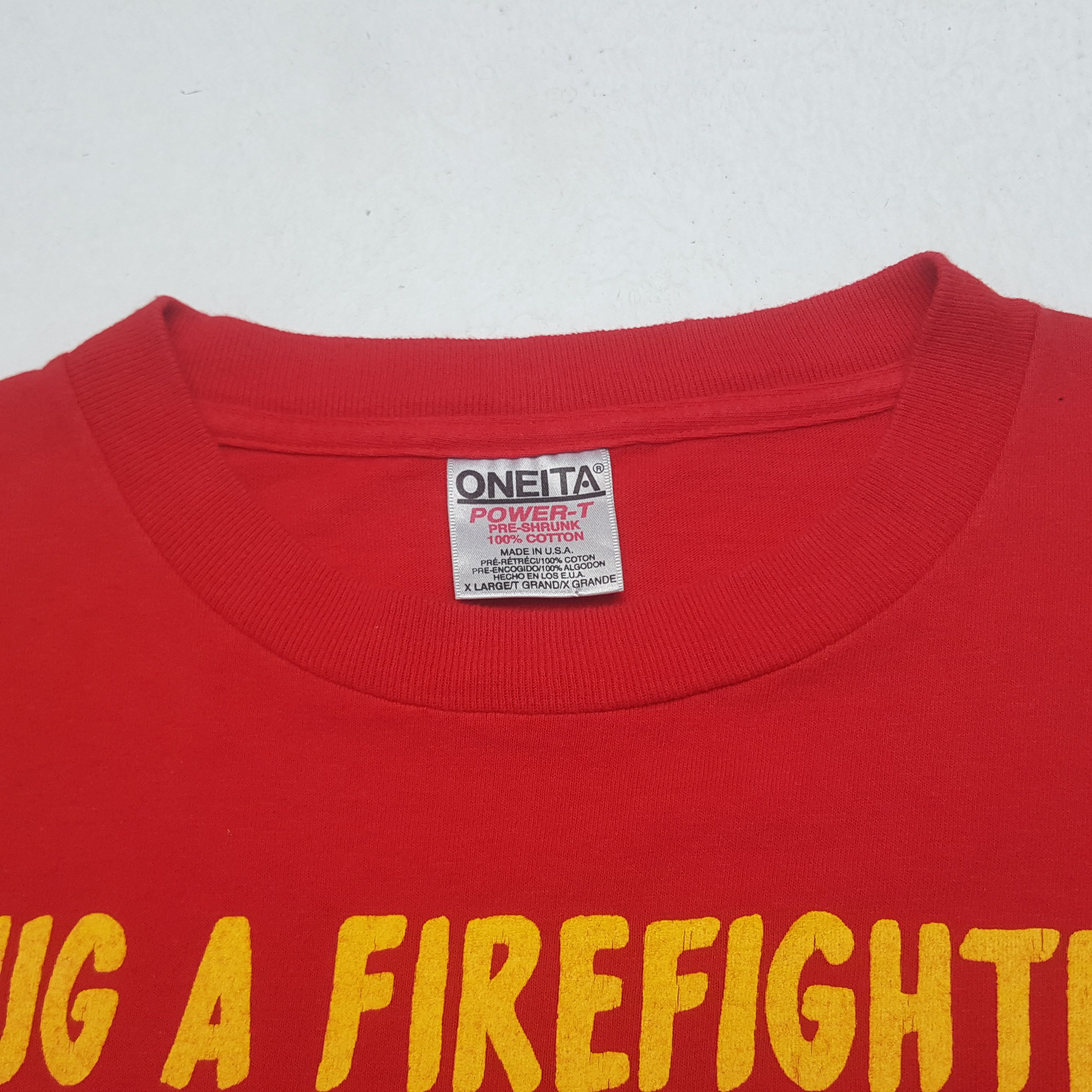 Other Vintage Hug A Firefinger American Fire Depart Tshirt RR1 Size US XL / EU 56 / 4 - 4 Thumbnail