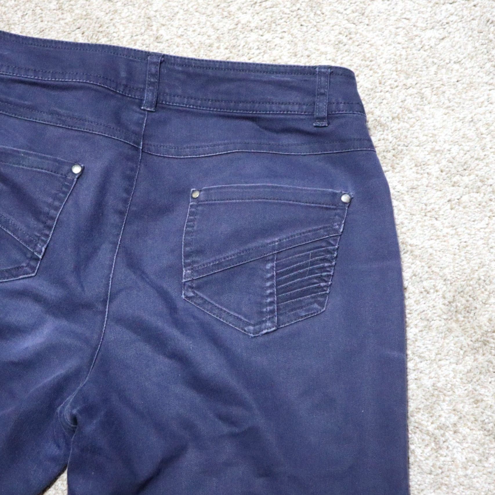 Vintage Tribal Pants Capri Blue Elastic Waistband Pockets Women Size 4 Modern Tribal Pattern Casual Pull On Size 27" / US 4 / IT 40 - 8 Thumbnail