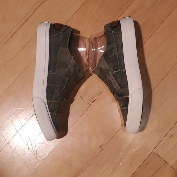 Designer Blowfish Malibu Marley Army Green Canvas Sz. 7 Sneakers Size US 7 / IT 37 - 2 Thumbnail