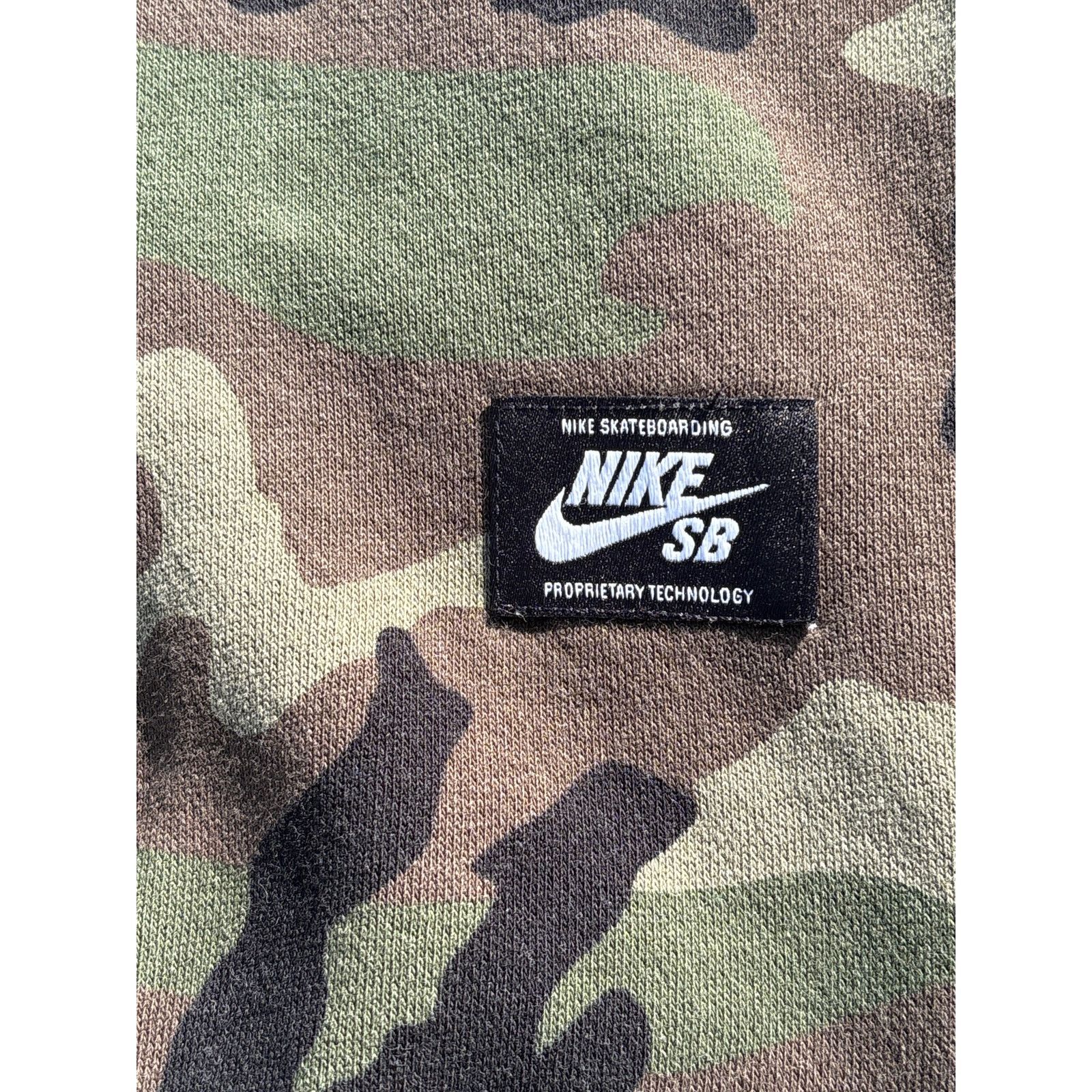 Nike Nike SB, army, camo crewneck sweatshirt, medium skateboard Size US M / EU 48-50 / 2 - 5 Thumbnail