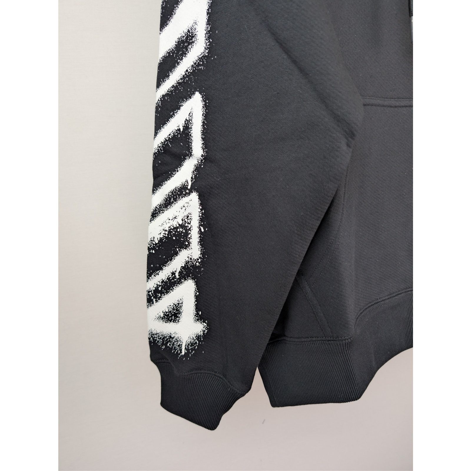 Off-White o1rshd1 Spray Can Arrow Skate Hoodie in Black Size US L / EU 52-54 / 3 - 7 Thumbnail