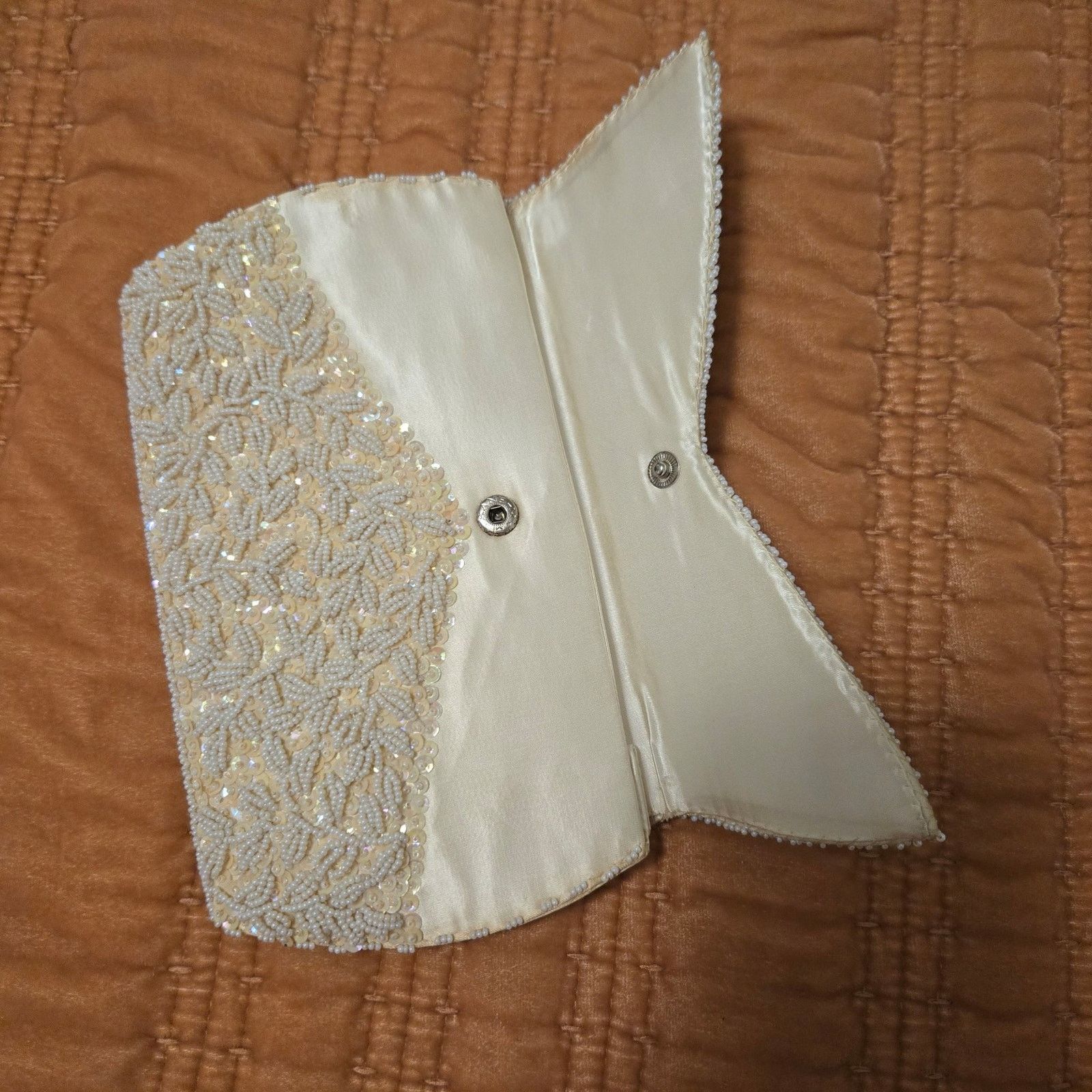 Nique Vintage White Beaded and Silk Clutch Size ONE SIZE - 8 Thumbnail