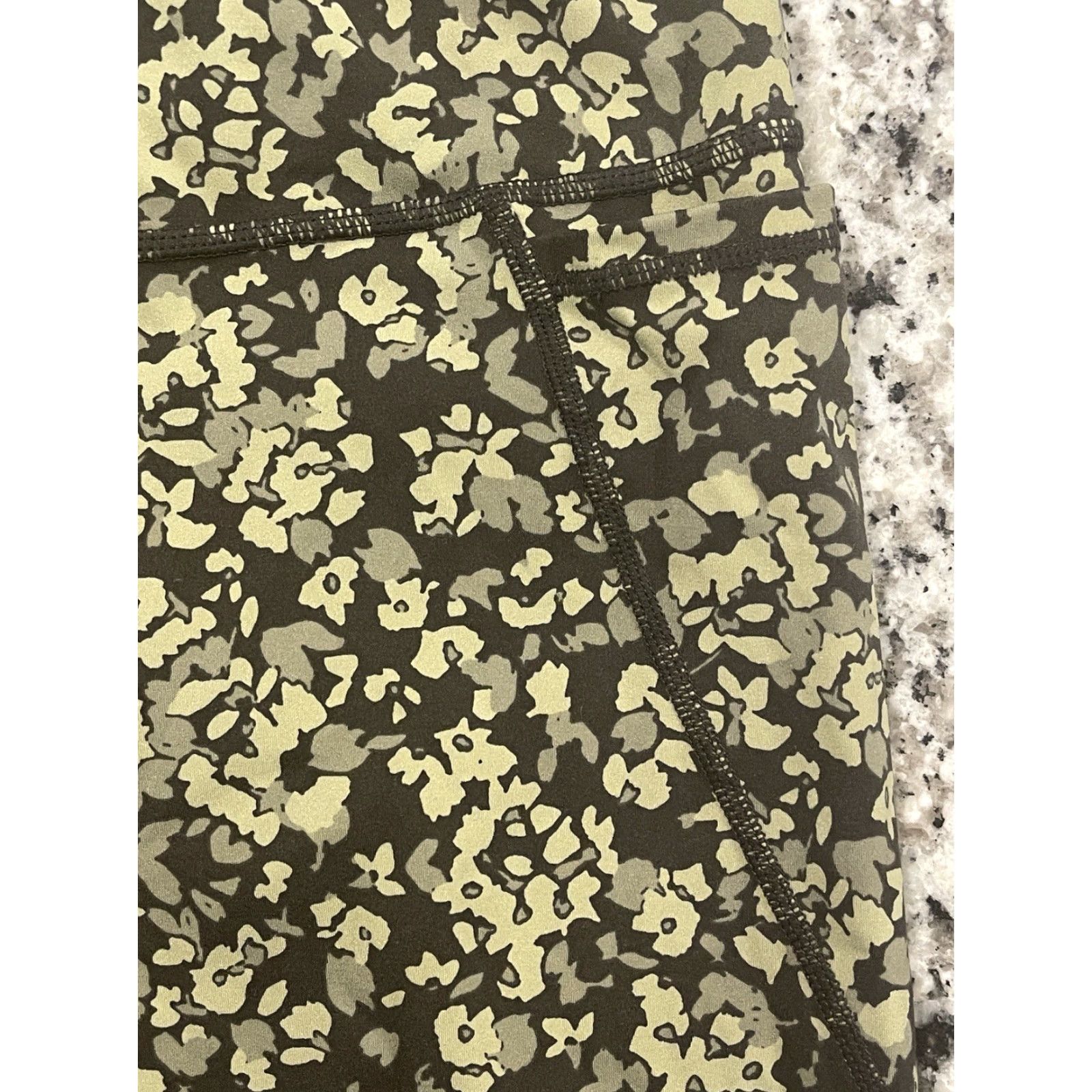 Sweaty Betty SWEATY BETTY Leggings Green Undercover Floral Print 7/8 Medium Size 32" / US 10 / IT 46 - 3 Thumbnail