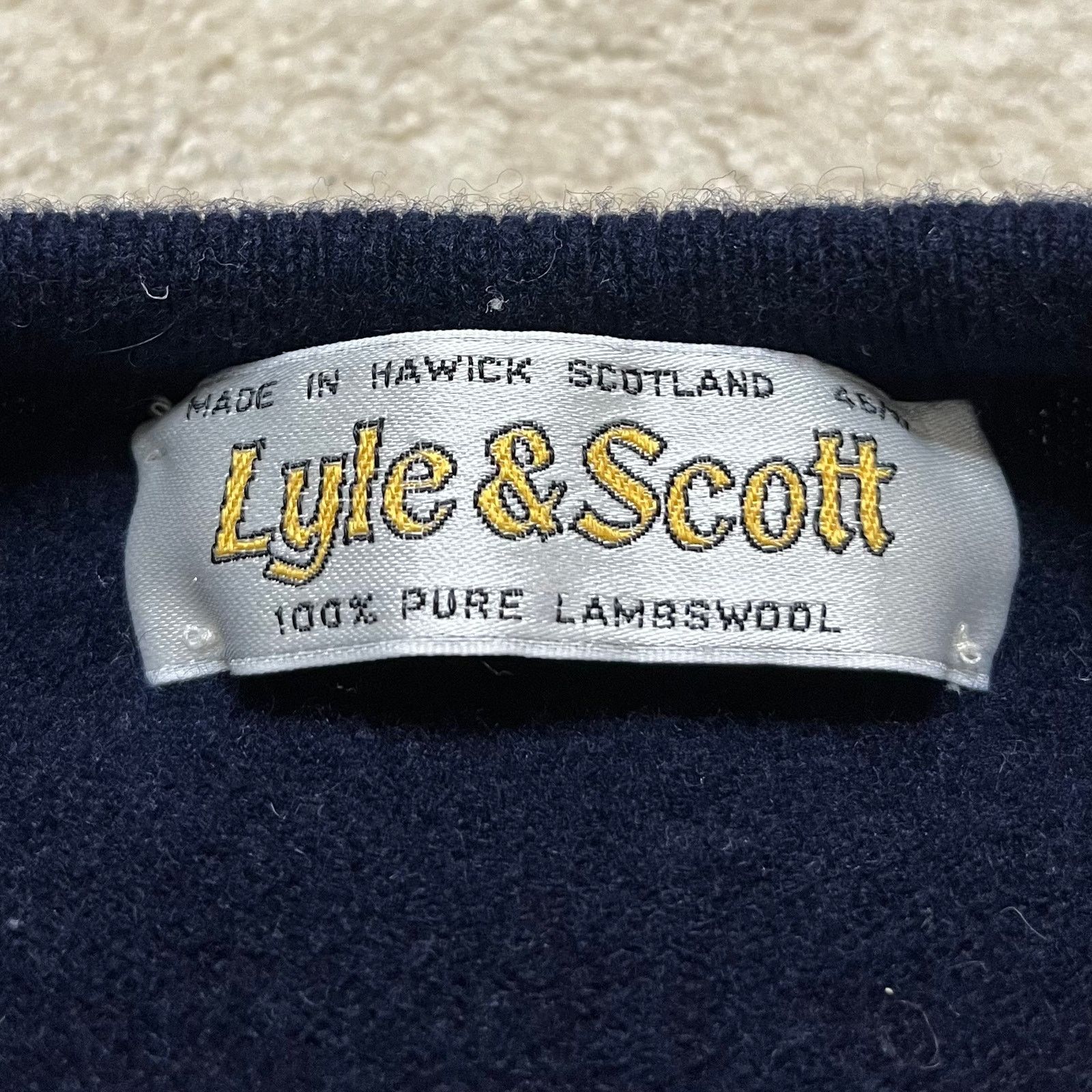Lyle & Scott Vintage Lyle & Scott Lambswool Geometric V Neck Sweater Lrg Size US L / EU 52-54 / 3 - 3 Thumbnail