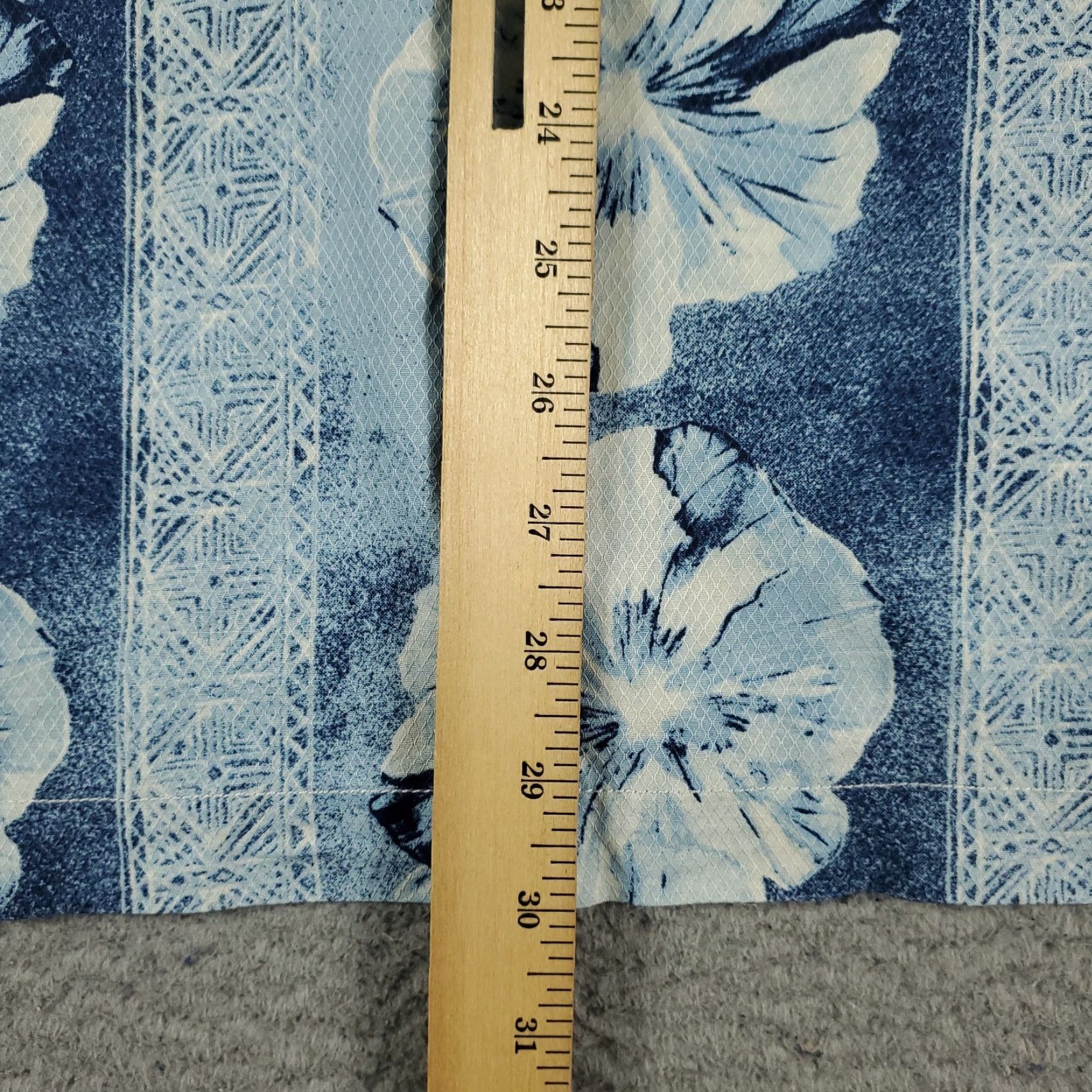 Tommy Bahama VINTAGE Tommy Bahama Shirt Men XL Blue Floral Hawaiian Button-Up Short Sleeve Silk Fabric Tropical Hawaiian Pattern 90s Concert Beach Branded Mens Size US XL / EU 56 / 4 - 5 Thumbnail