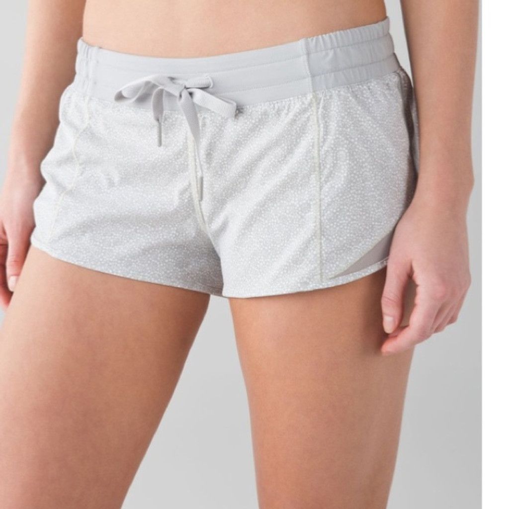 Lululemon LULULEMON Hotty Short (Short 2'') Running White Seal Grey 8 Size 30" / US 8 / IT 44 - 1 Thumbnail