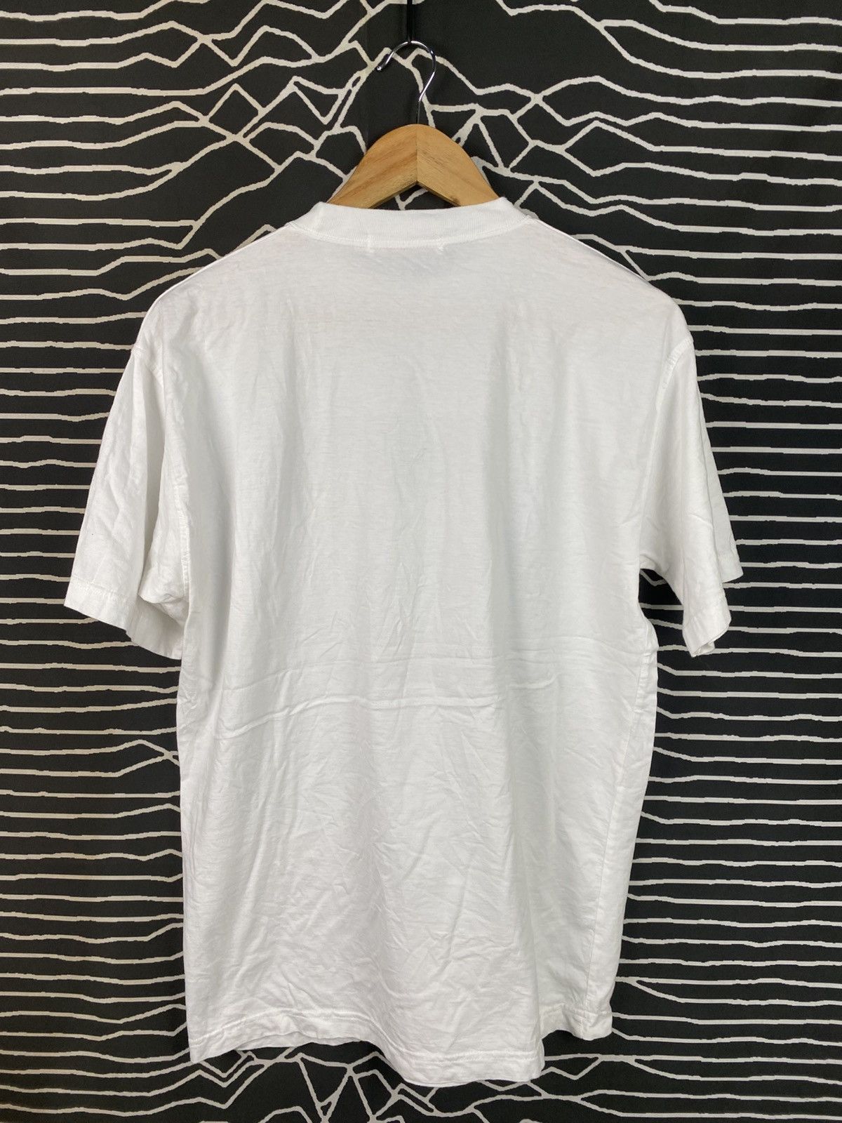 Vintage Vintage Disney Mickey Mouse "The Glove" Graphic Tee Size US M / EU 48-50 / 2 - 2 Thumbnail
