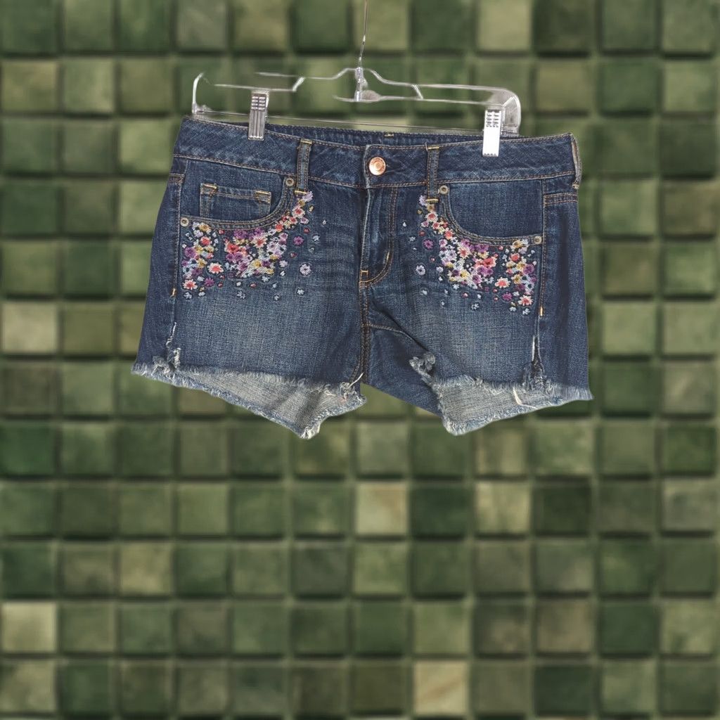 American Eagle Outfitters American Eagle Outfitters Women Denim Jean Shorts Size 8 Low Rise Embroidered Flowers Medium Wash Blue Casual Party Travel Summer Cotton Size 30" / US 8 / IT 44 - 1 Thumbnail