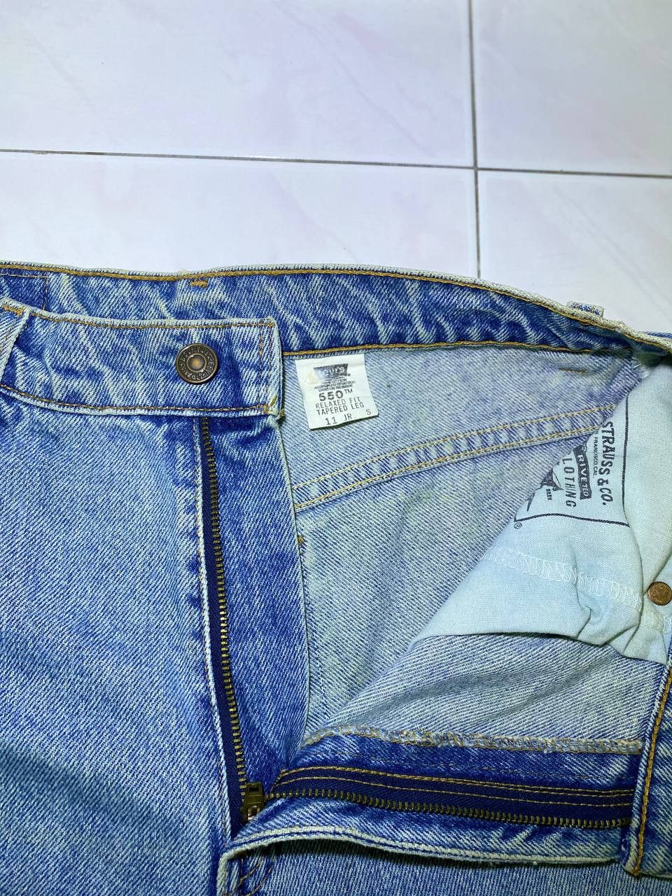 Levi's vintage levis 550 lightwash denim nice design Size US 32 / EU 48 - 7 Thumbnail
