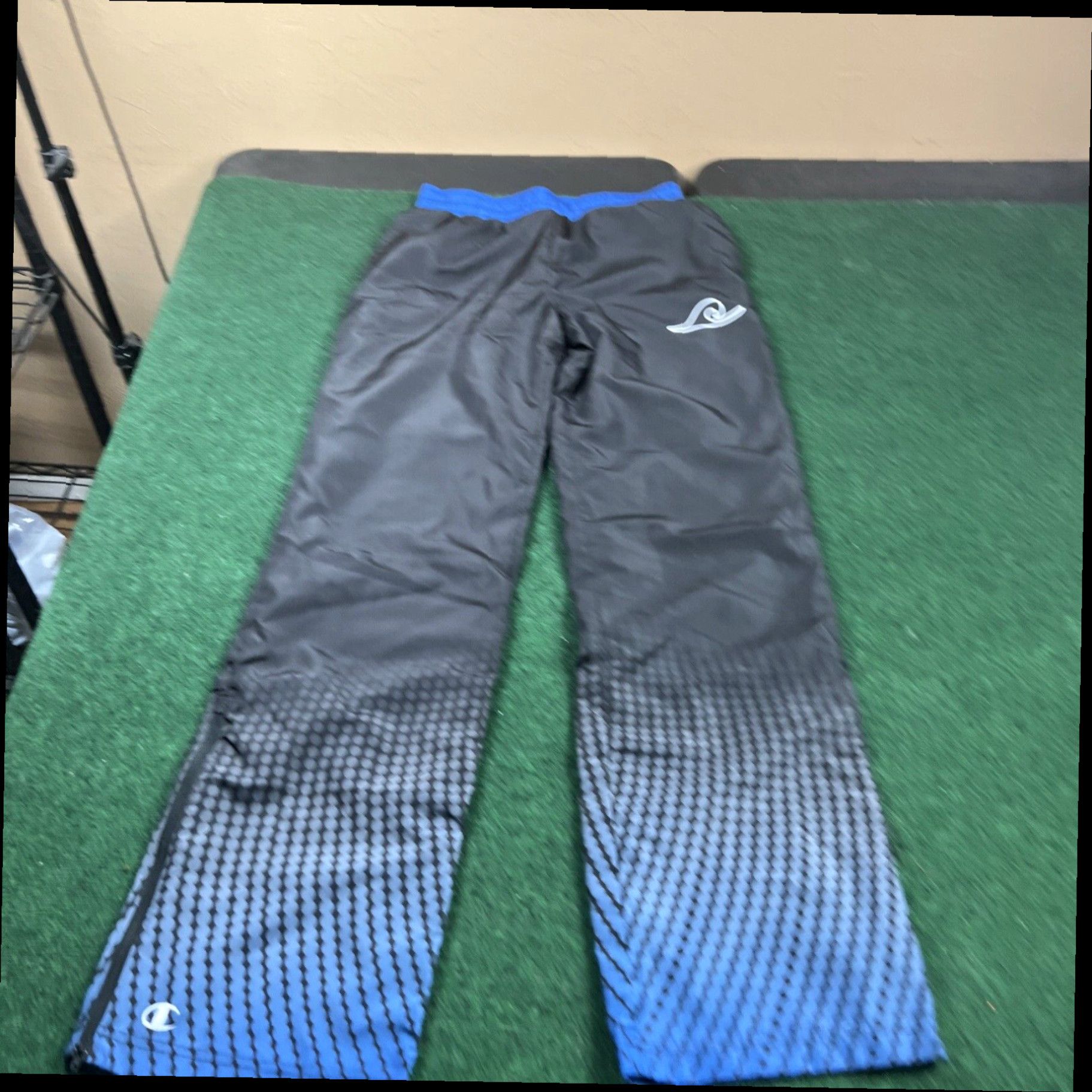 Champion Champion Ultra Fuse Pants Womens XS Windbreaker Pants Size 26" / US 2 / IT 38 - 1 Thumbnail
