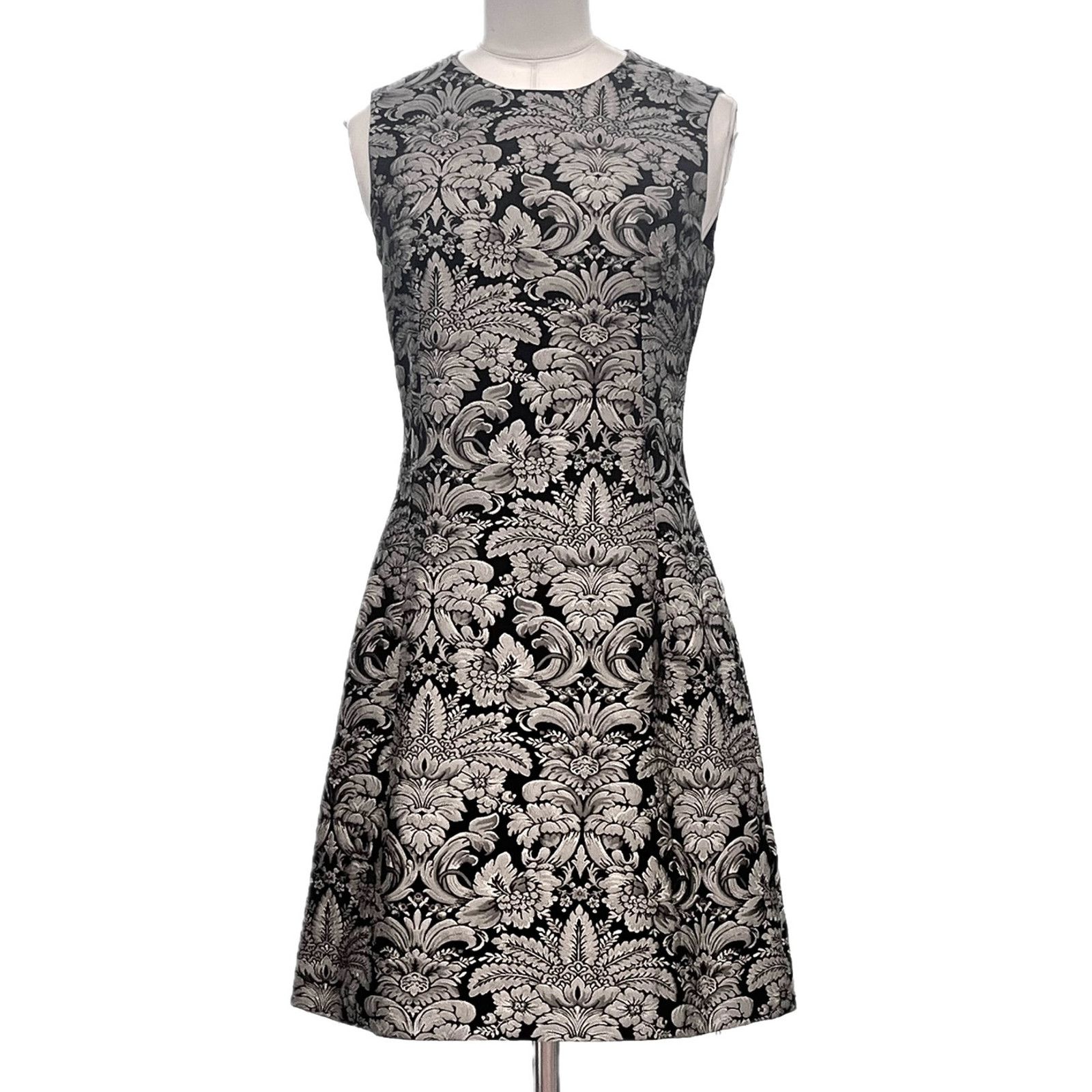 Dolce & Gabbana Dolce & Gabbana Silver Jacquard Sleeveless Mini Dress 42 M Size M / US 6-8 / IT 42-44 - 1 Thumbnail