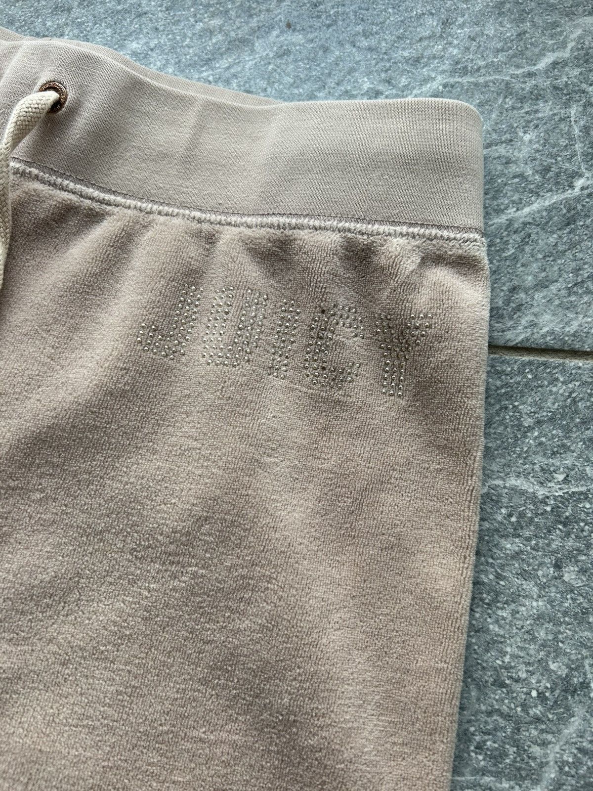Juicy Couture Vintage sweatpants juicy couture velvet y2k small jogger Size 28" / US 6 / IT 42 - 4 Thumbnail