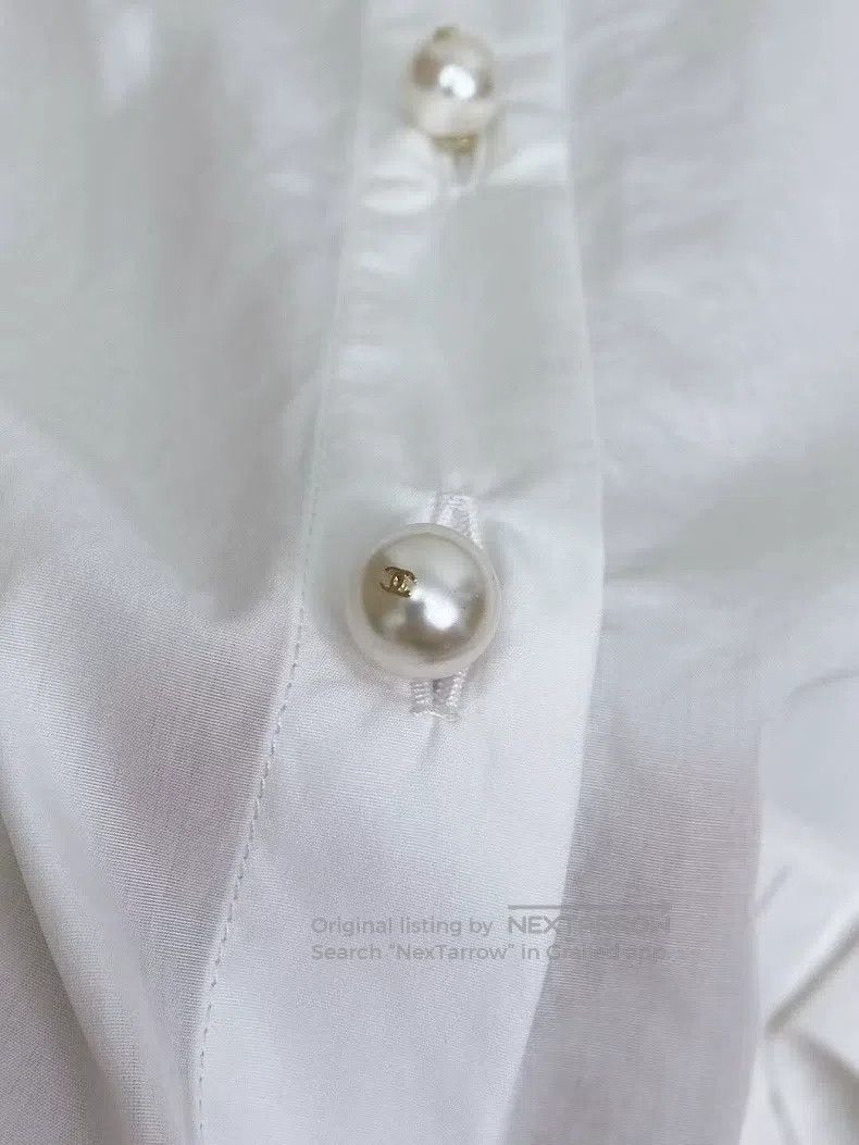 Chanel Chanel 23P pearl button white shirt Size XS / US 0-2 / IT 36-38 - 3 Thumbnail