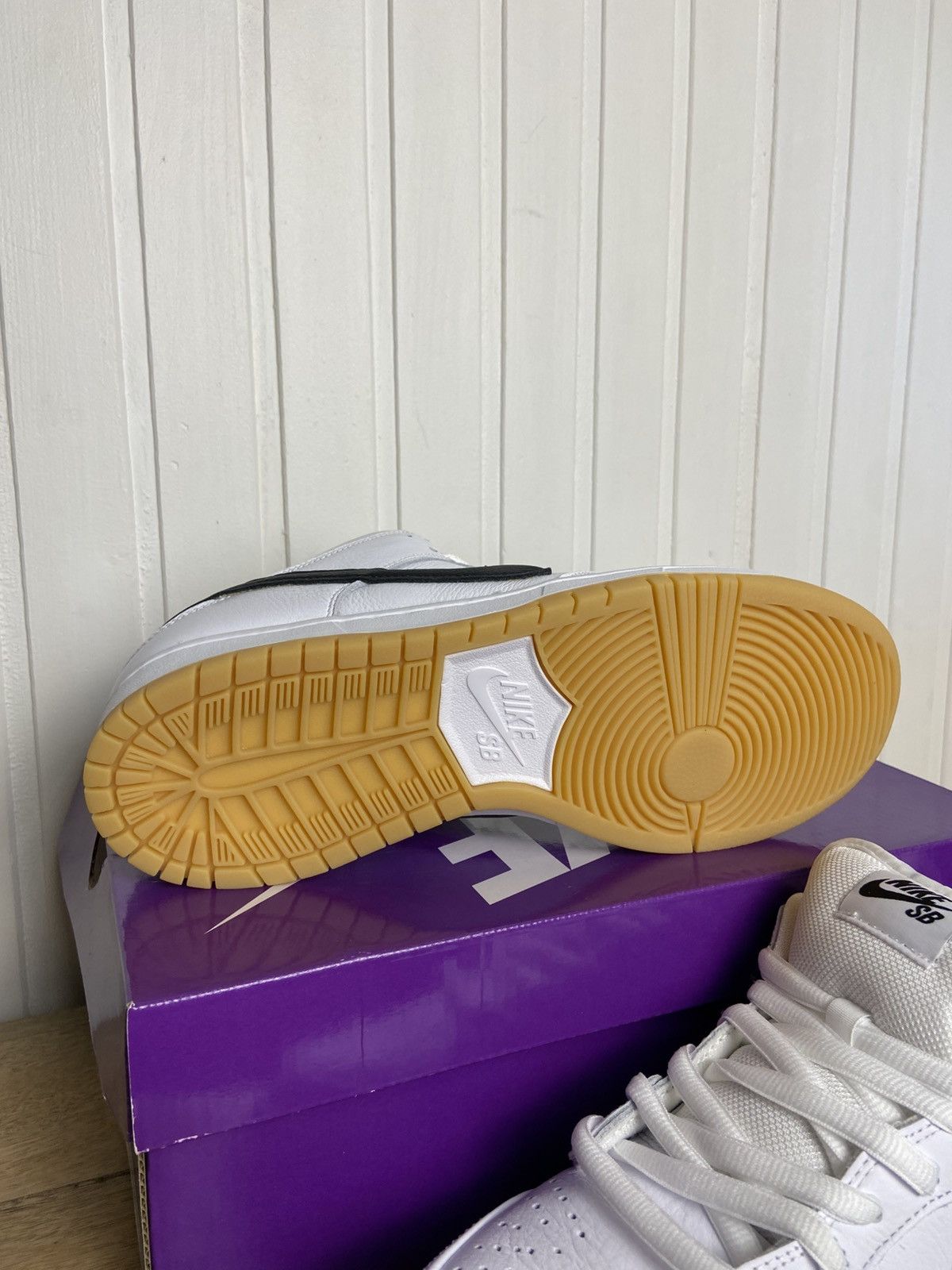Nike New Nike SB Dunk Low Pro "White Gum" authentic Size 10,5US Size US 10.5 / EU 43-44 - 11 Thumbnail