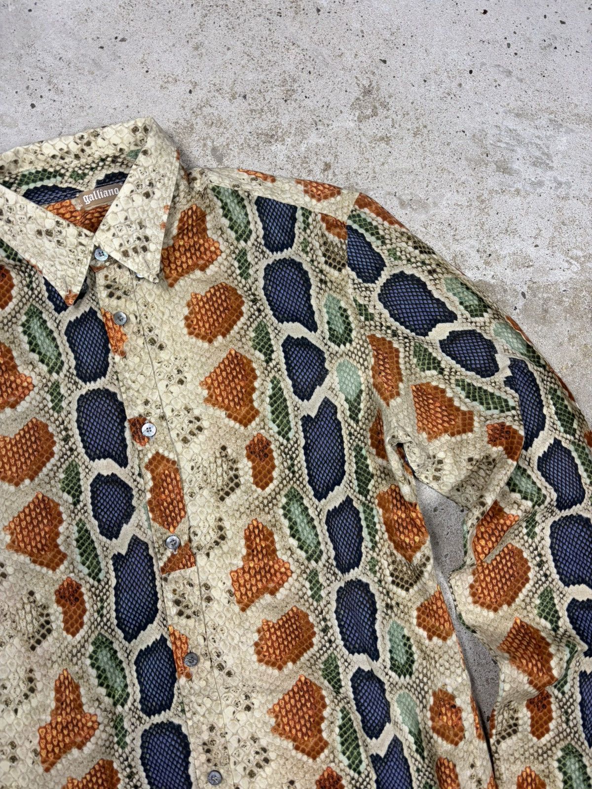 John Galliano Vintage 2000s John Galliano Snake Skin Print Button Up Shirt Size M / US 6-8 / IT 42-44 - 7 Thumbnail