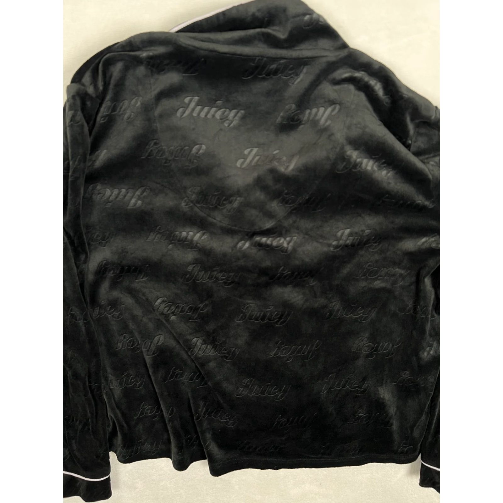 Juicy Couture VINTAGE Juicy Couture Pajama Top Womens Large Black Velour Logo Sleep Button Size L / US 10 / IT 46 - 7 Thumbnail