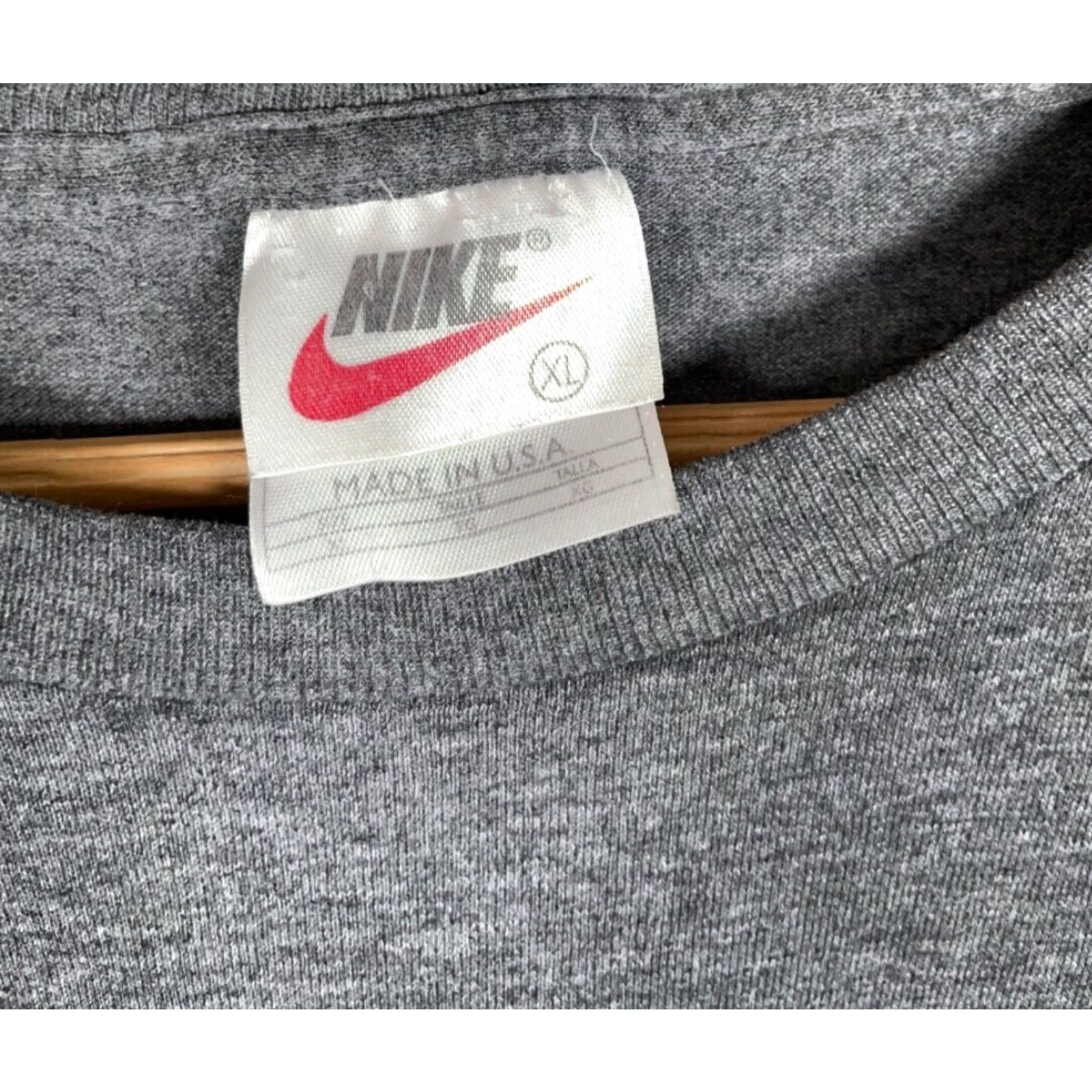 Nike VINTAGE Nike Soccer Print T-Shirt Adult XL Gray/White 90s Made in USA Mens Shirt 50/50 Size US XL / EU 56 / 4 - 4 Thumbnail