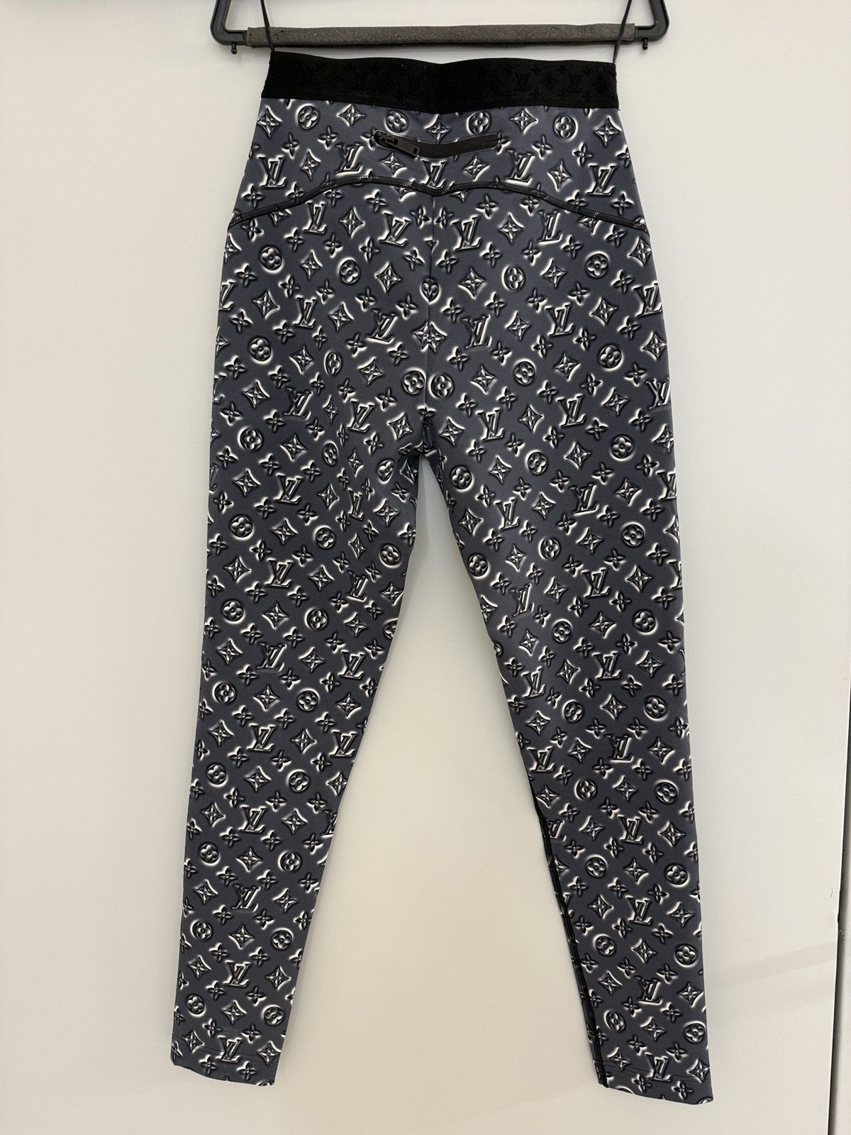 Louis Vuitton Louis Vuitton Monogram Leggings Elastic Polyamide NP1650$ Size 26" / US 2 / IT 38 - 2 Thumbnail