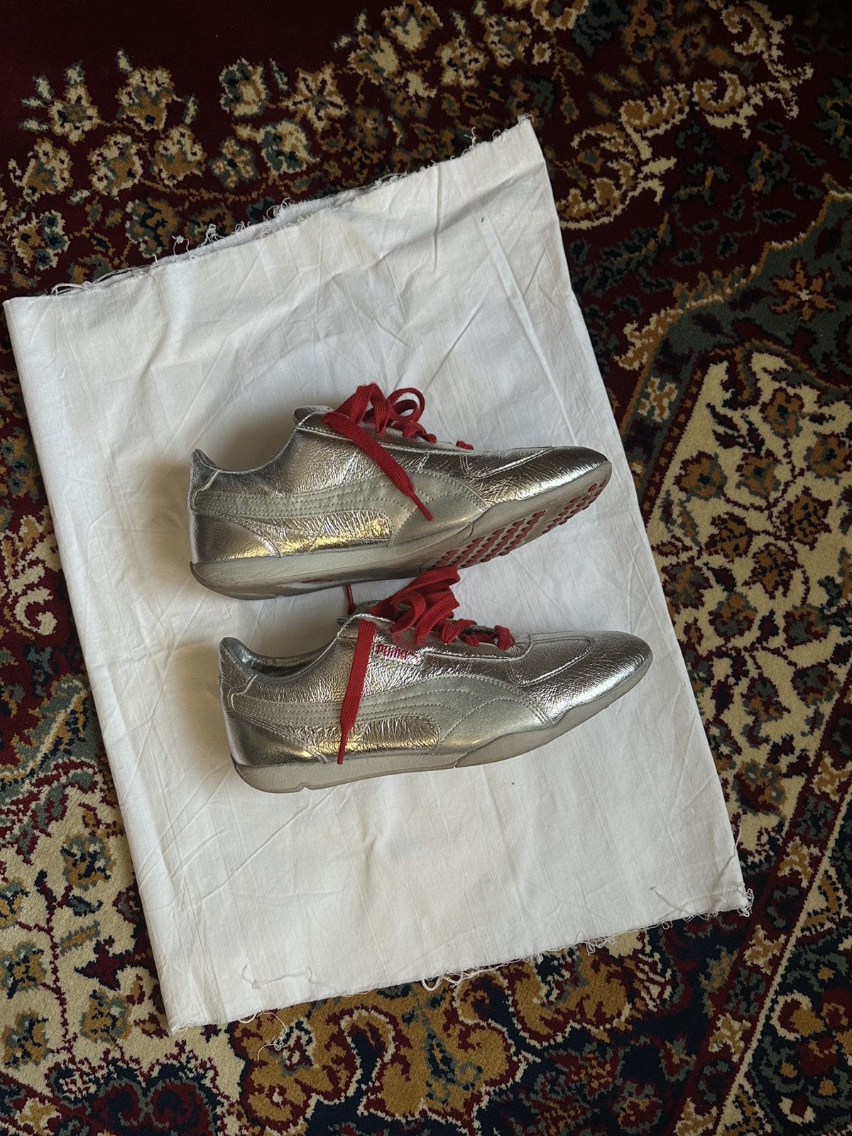 Puma Puma silver sneakers Size US 9 / EU 42 - 1 Thumbnail