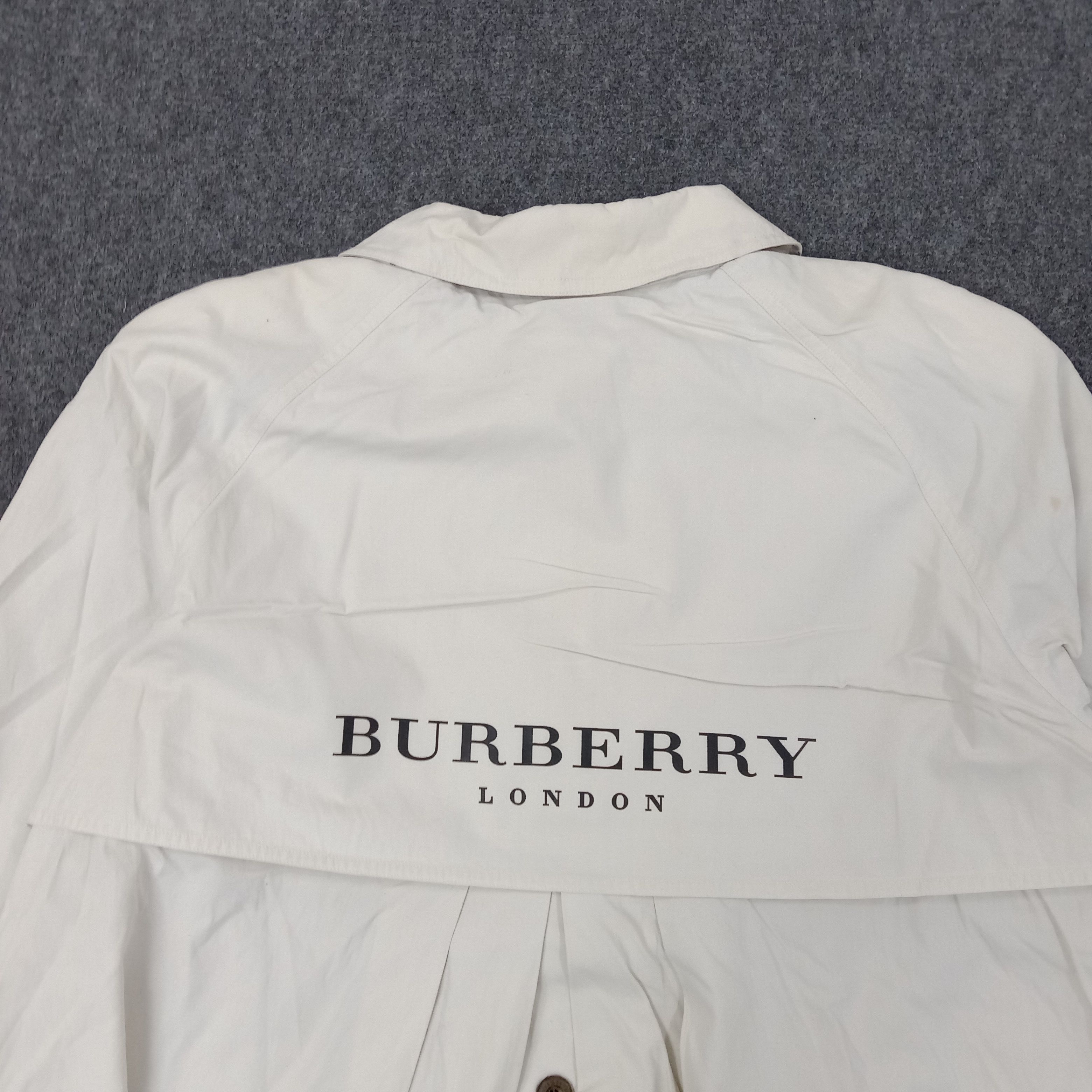 Burberry Burberry Designer Brand Custom Logo Spell Out Jacket C246N4 Size US L / EU 52-54 / 3 - 2 Thumbnail