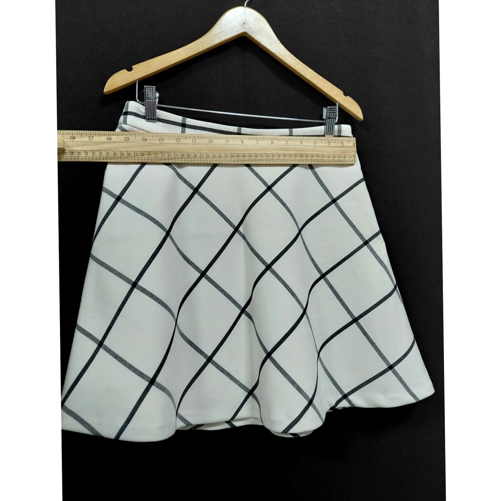 Loft LOFT Black White Plaid Skirt Women Size 6 Lightweight Flare Knee Length Casual Workwear Size 28" / US 6 / IT 42 - 4 Thumbnail