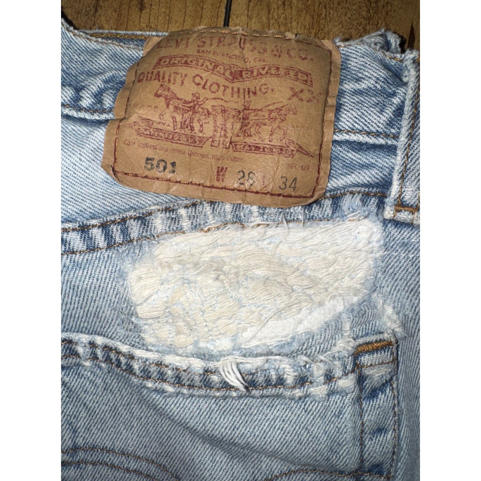 Levi's VINTAGE Levi’s 501 Jeans Distressed Floral Embroidery Light Wash 26x32 Men Regular Blue 90s 90s Mens Jeans Size US 26 / EU 42 - 4 Thumbnail