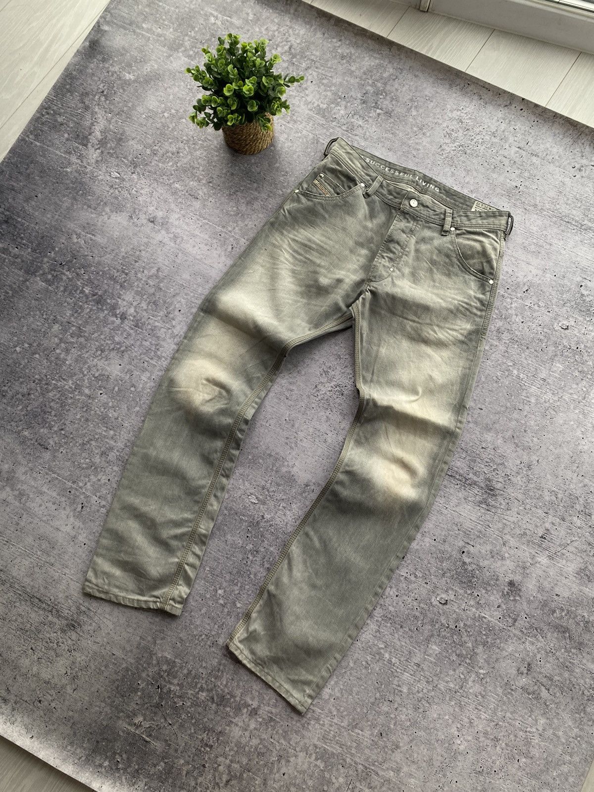 Diesel × Diesel Black Gold Diesel industry krooley Regular slim carrot jeans italy Size US 32 / EU 48 - 2 Thumbnail