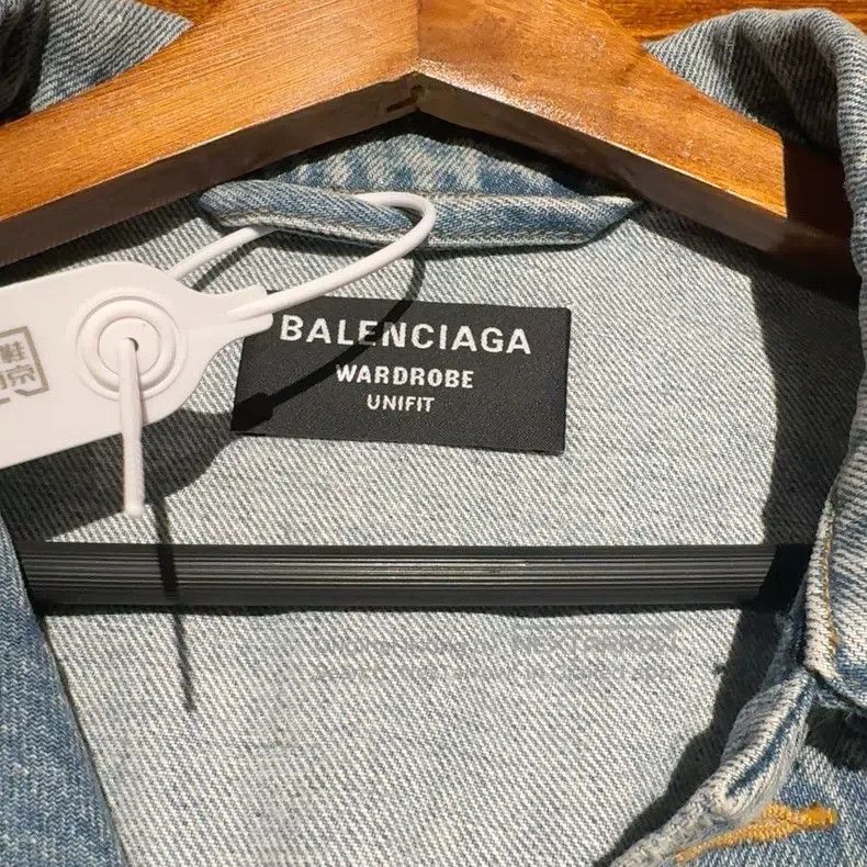 Balenciaga Balenciaga Wash-Distressed Blue Denim Jacket Size US S / EU 44-46 / 1 - 6 Thumbnail